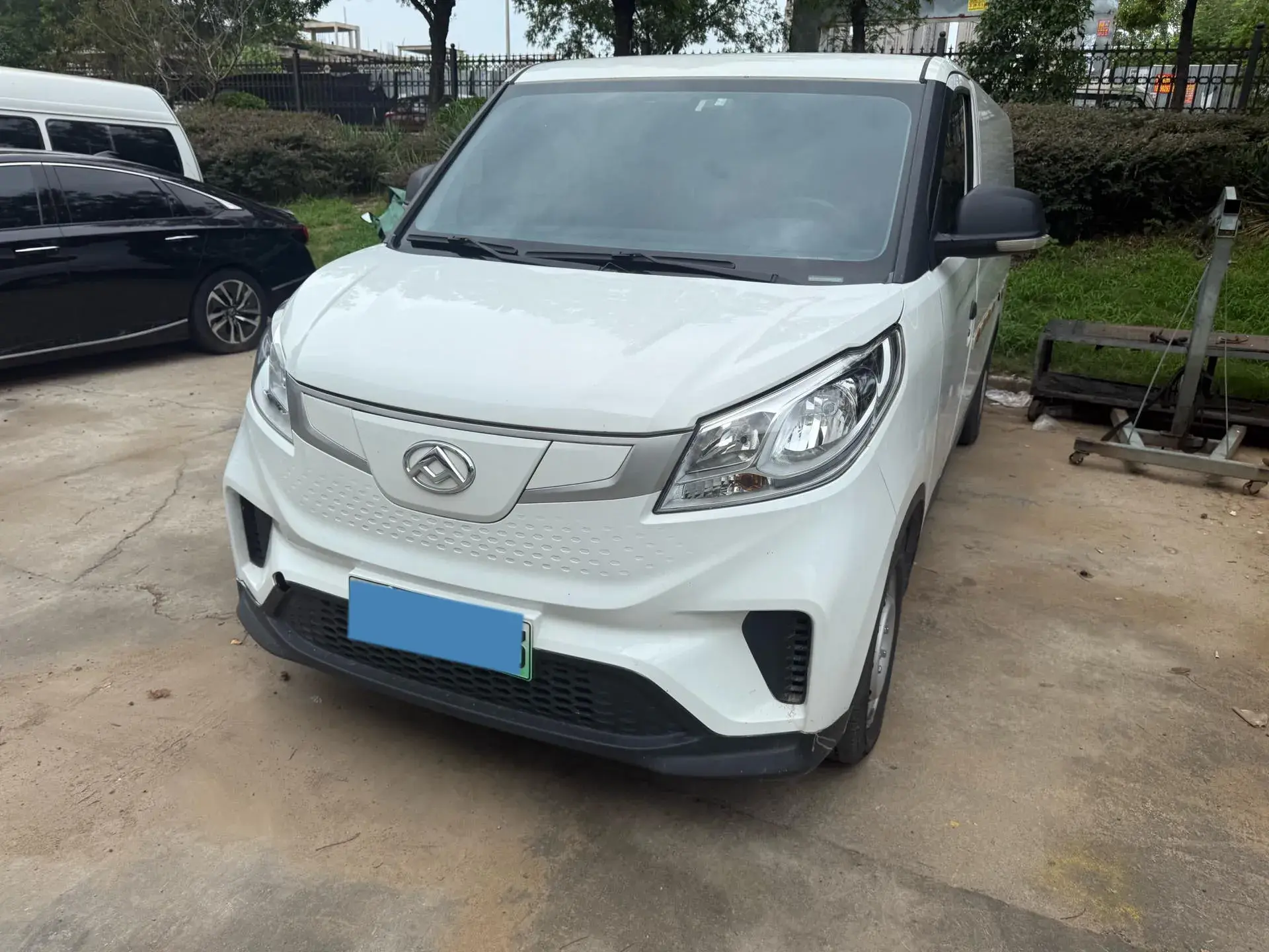 2021 MAXUS EV30 view 1