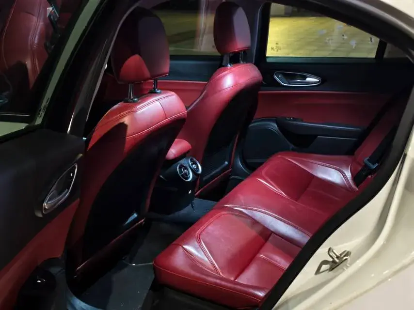 2017 ALFA ROMEO thumbnail 4