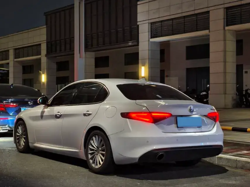 2017 ALFA ROMEO thumbnail 2