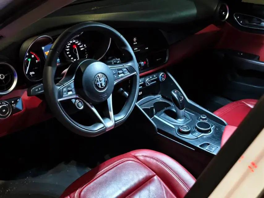 2017 ALFA ROMEO thumbnail 3