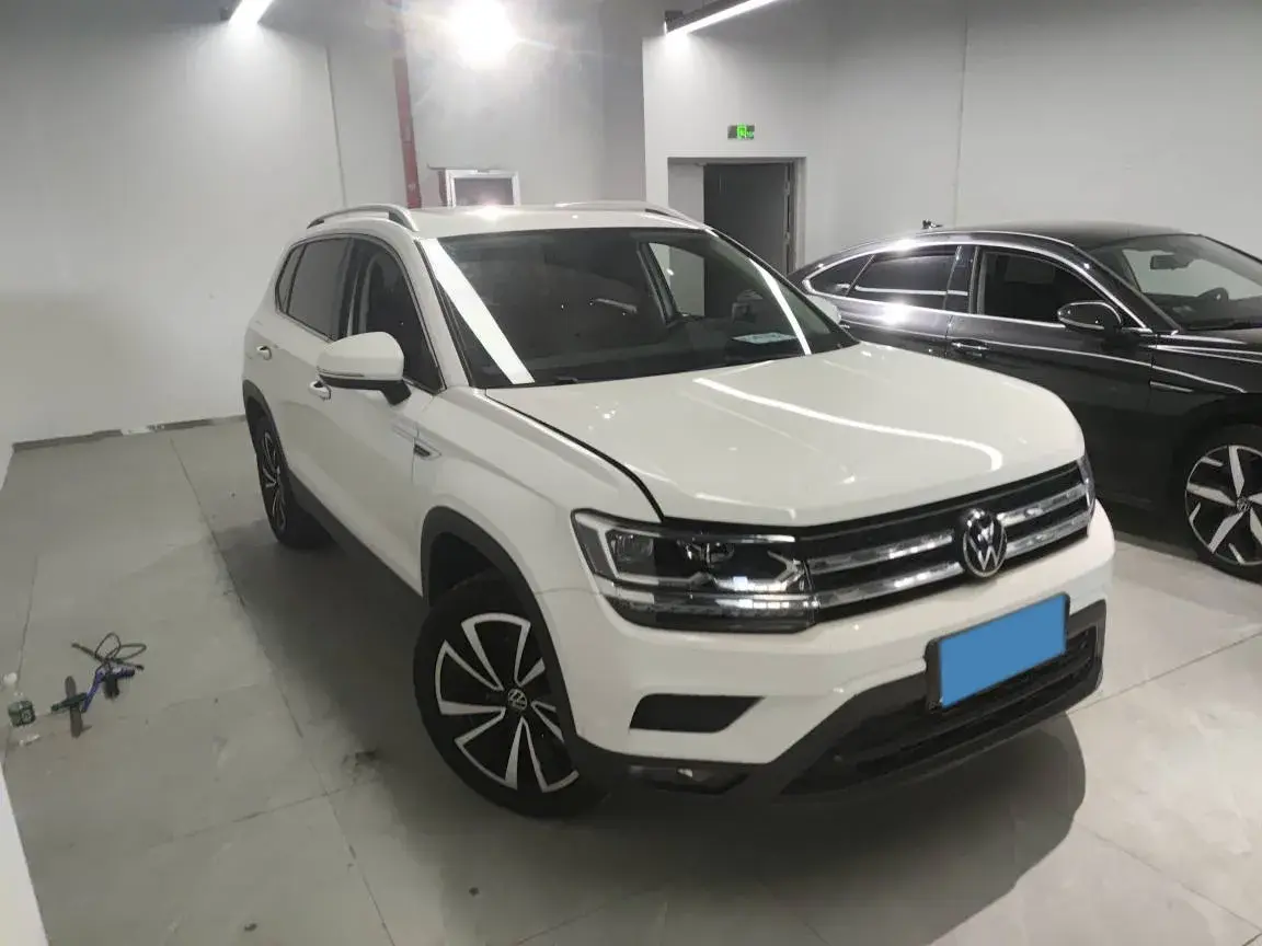 2021 VOLKSWAGEN THARU thumbnail 4