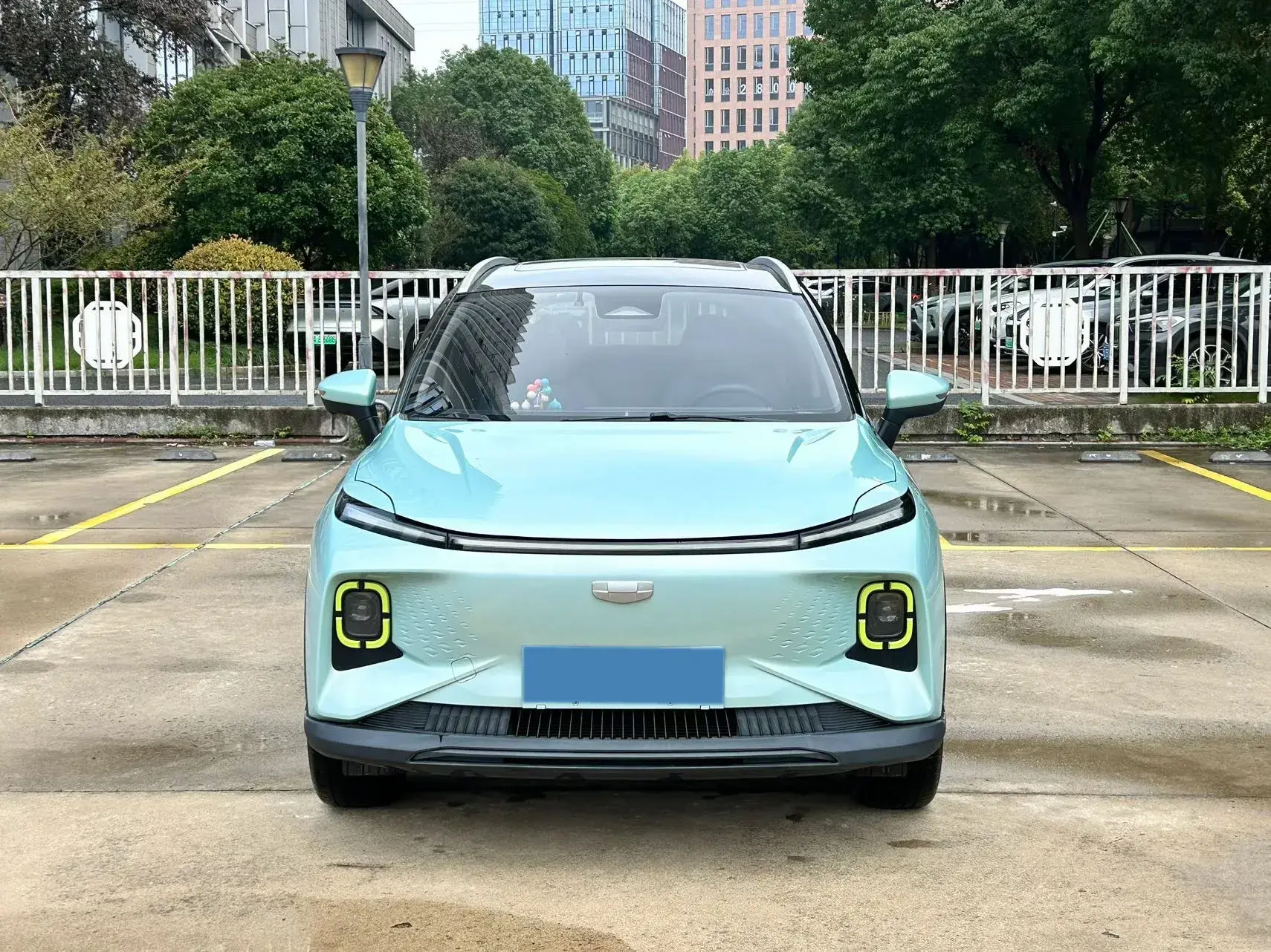 2023 GEOMETRY E thumbnail 2