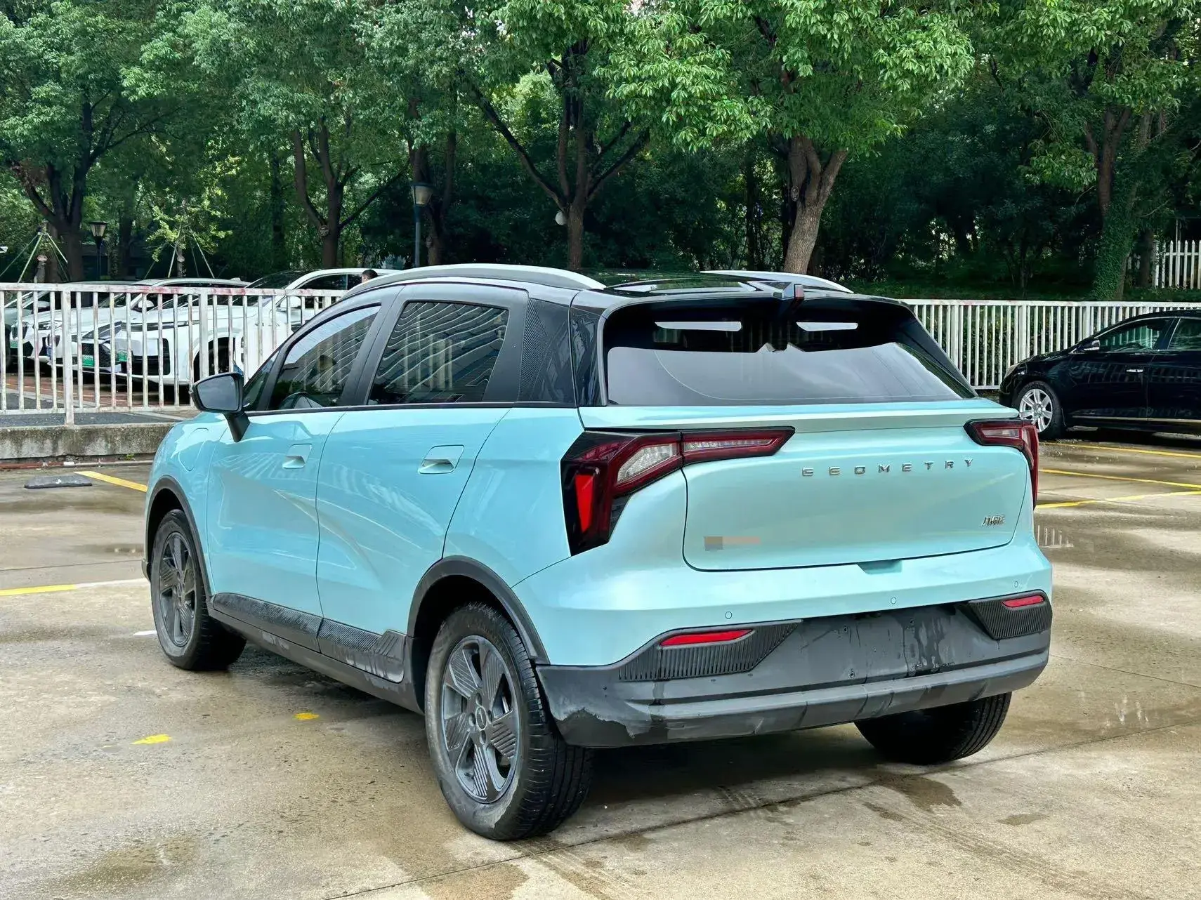 2023 GEOMETRY E thumbnail 4