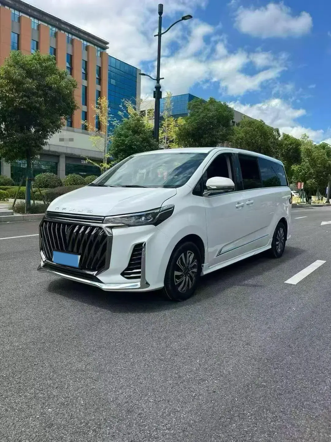 2023 MAXUS G20 view 1
