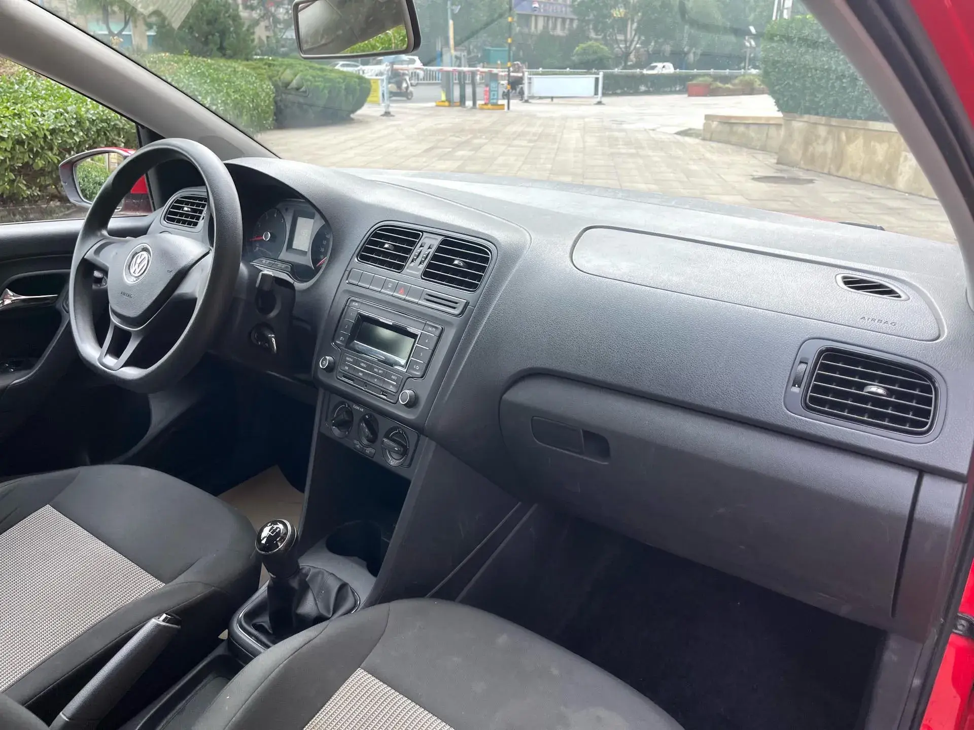 2016 VOLKSWAGEN POLO thumbnail 4