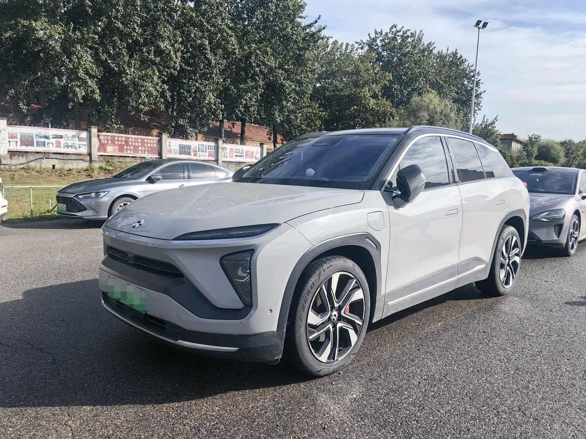 2022 NIO ES6 view 1