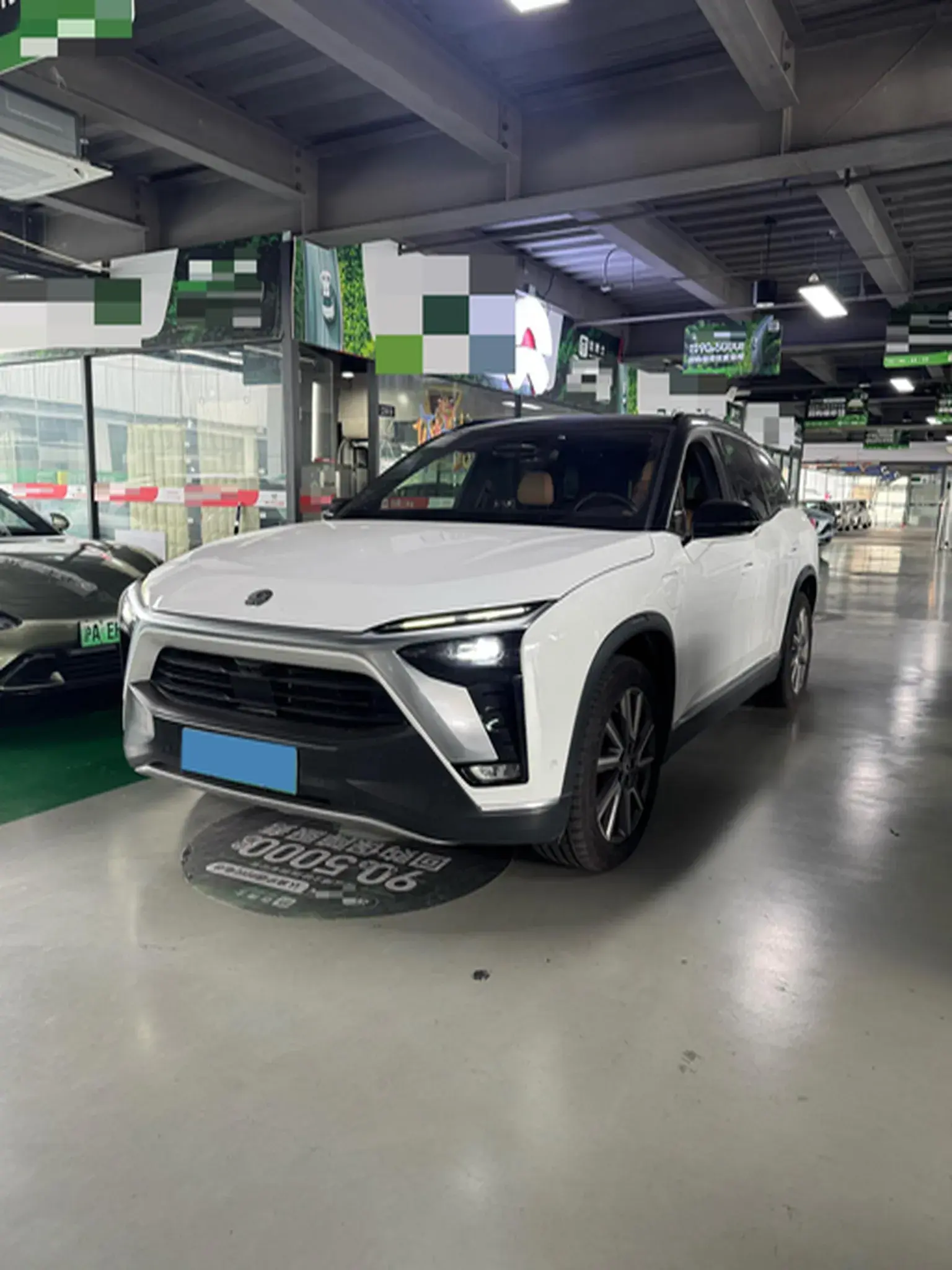 2020 NIO ES8 view 1