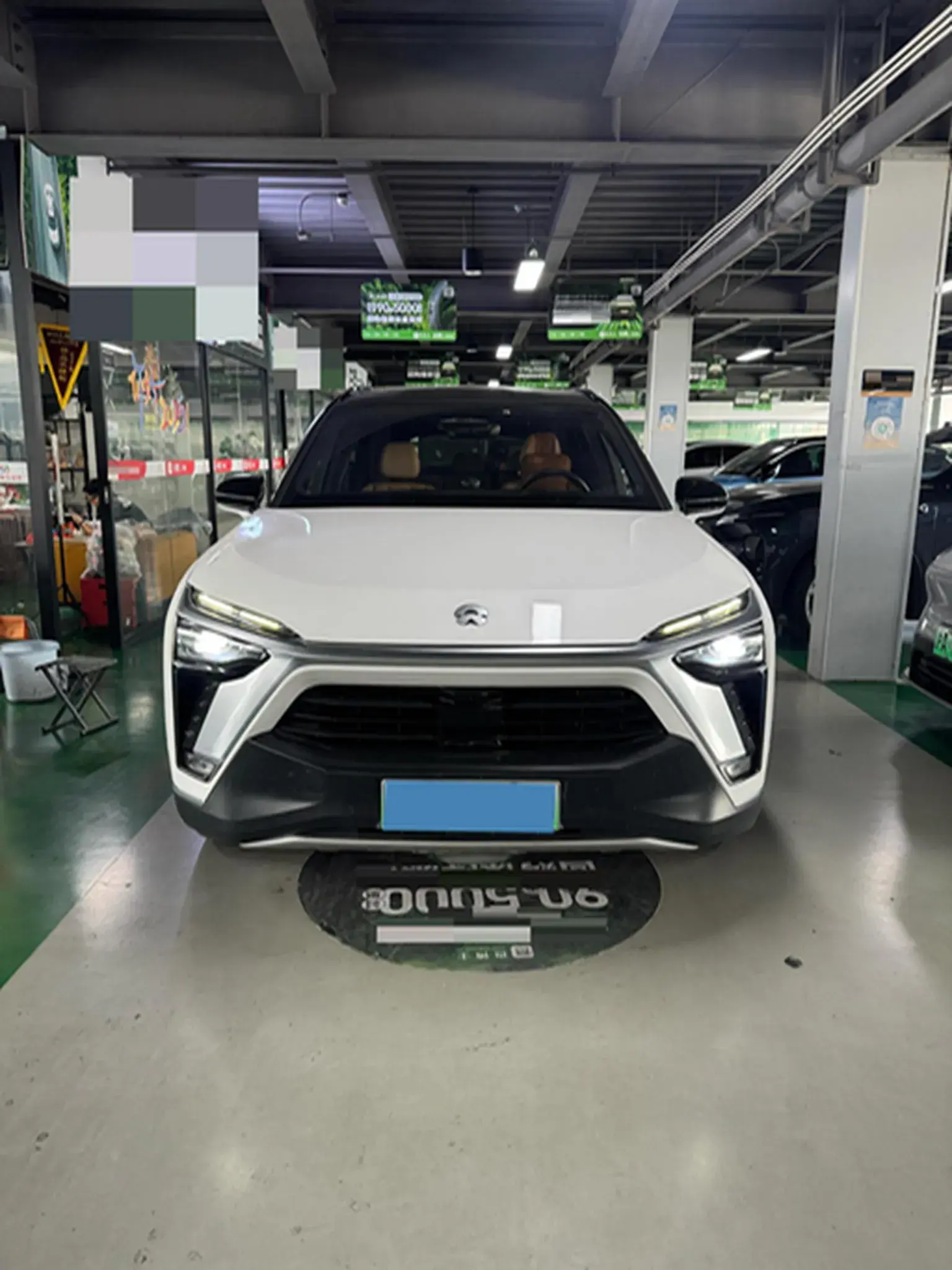 2020 NIO ES8 thumbnail 3