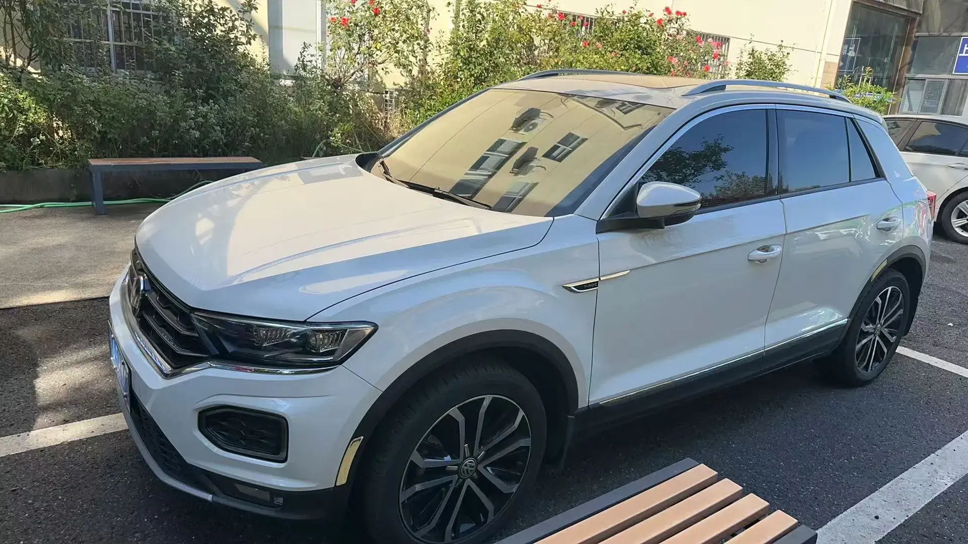 2019 VOLKSWAGEN T-ROC view 1