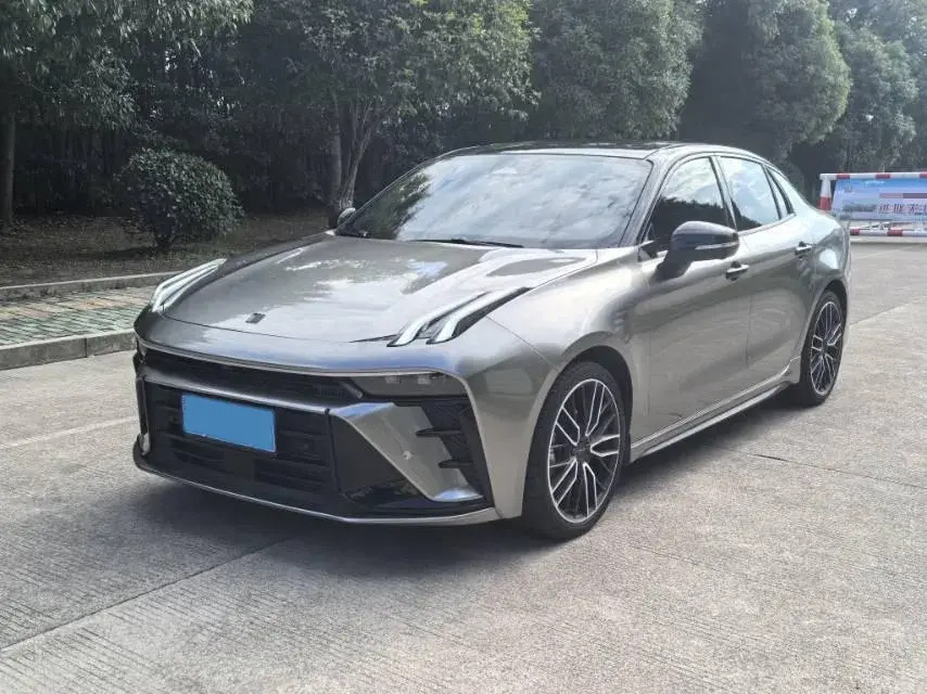 2025 LYNK&CO 03 view 1