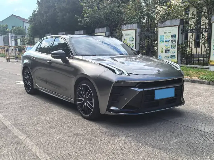 2025 LYNK&CO 03 thumbnail 3