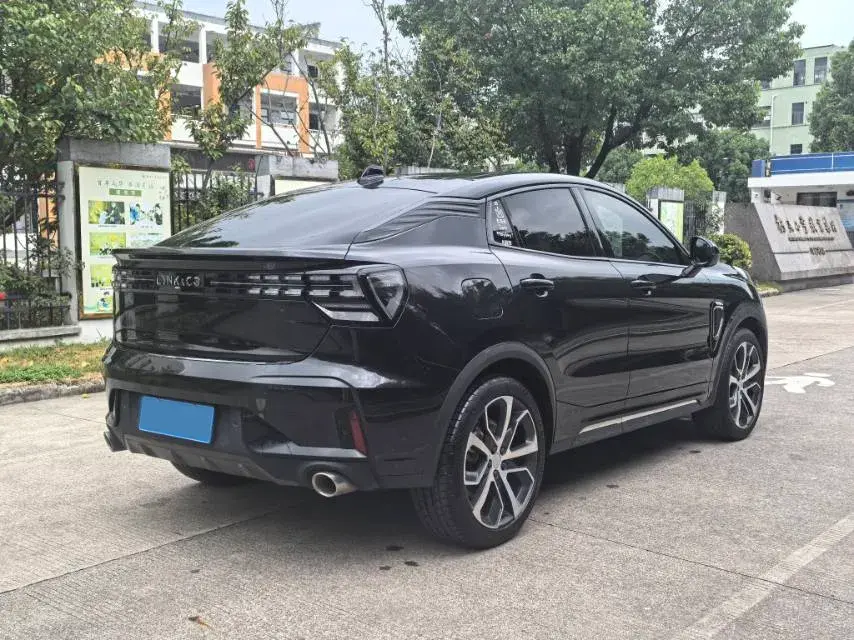 2020 LYNK&CO 05 thumbnail 4