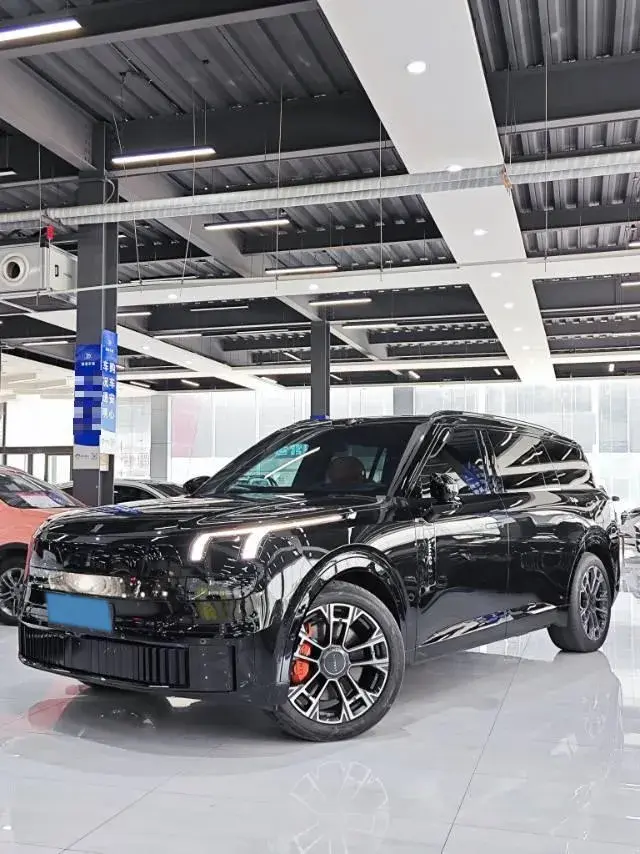 2025 LYNK&CO 900 view 1