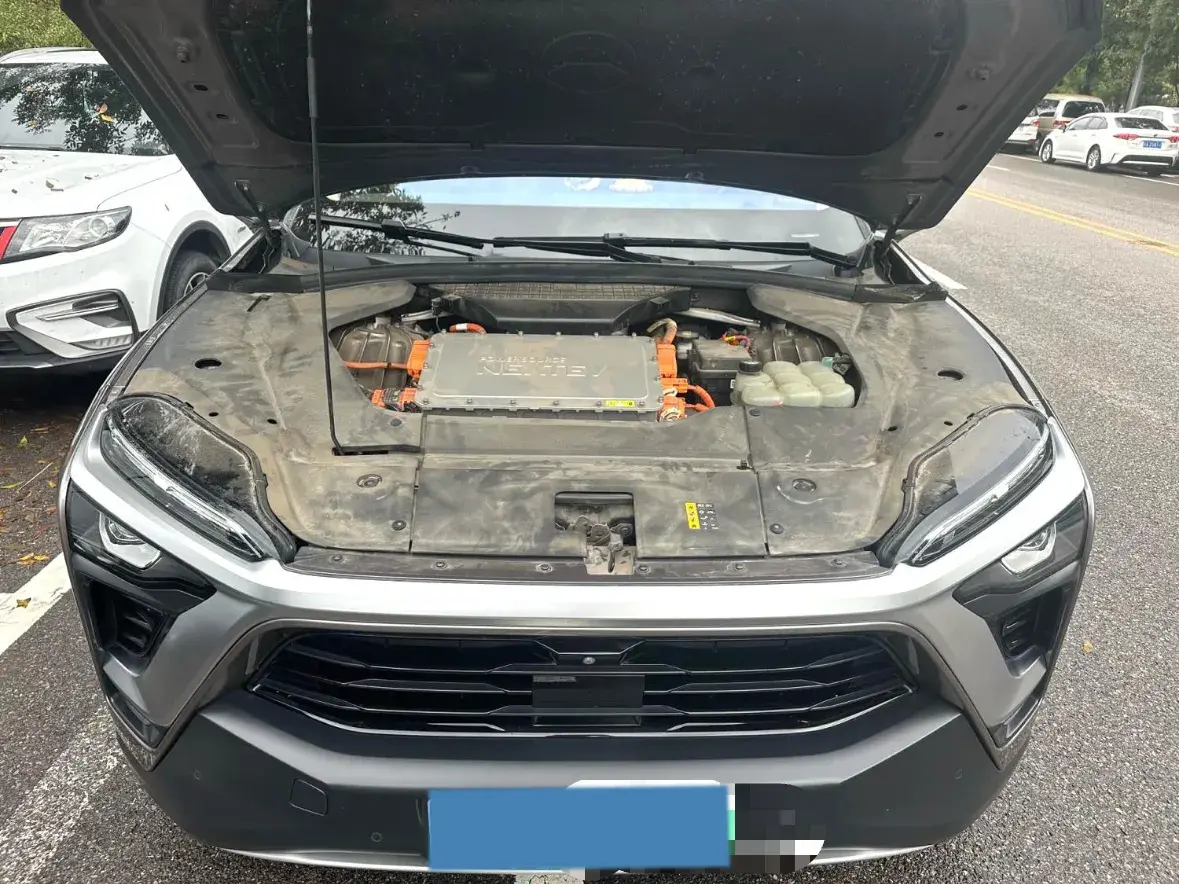 2018 NIO ES8 thumbnail 2