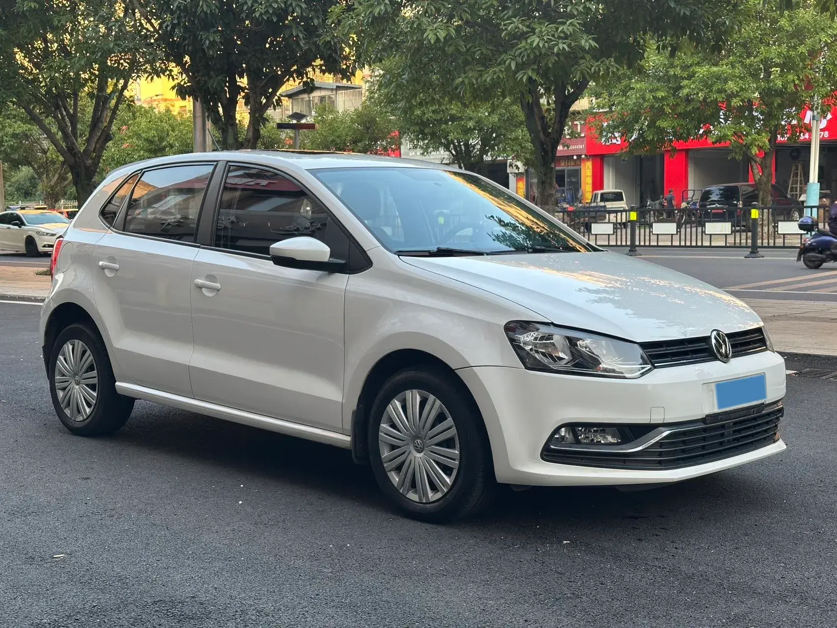 2016 VOLKSWAGEN POLO thumbnail 3