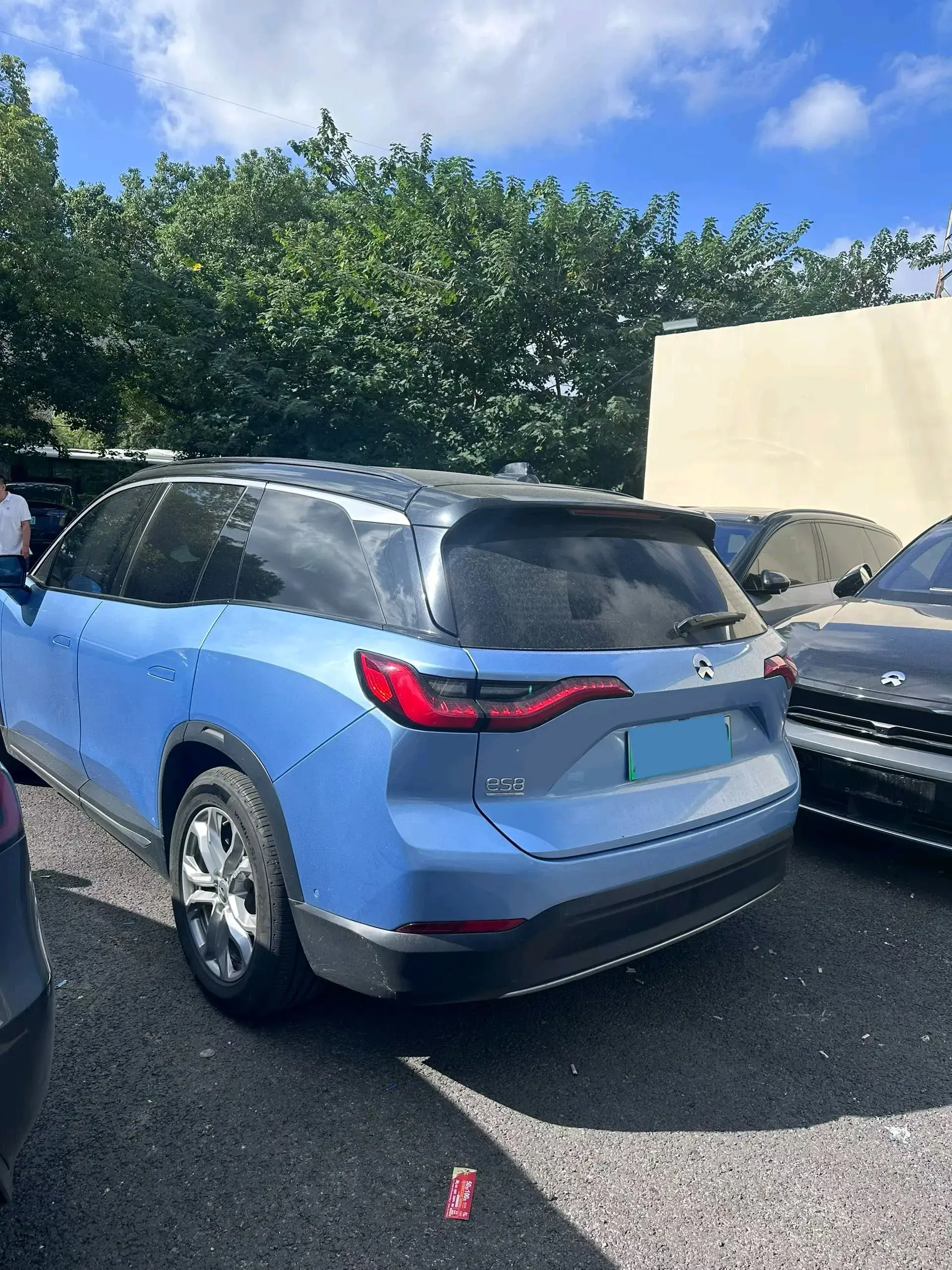 2018 NIO ES8 thumbnail 2