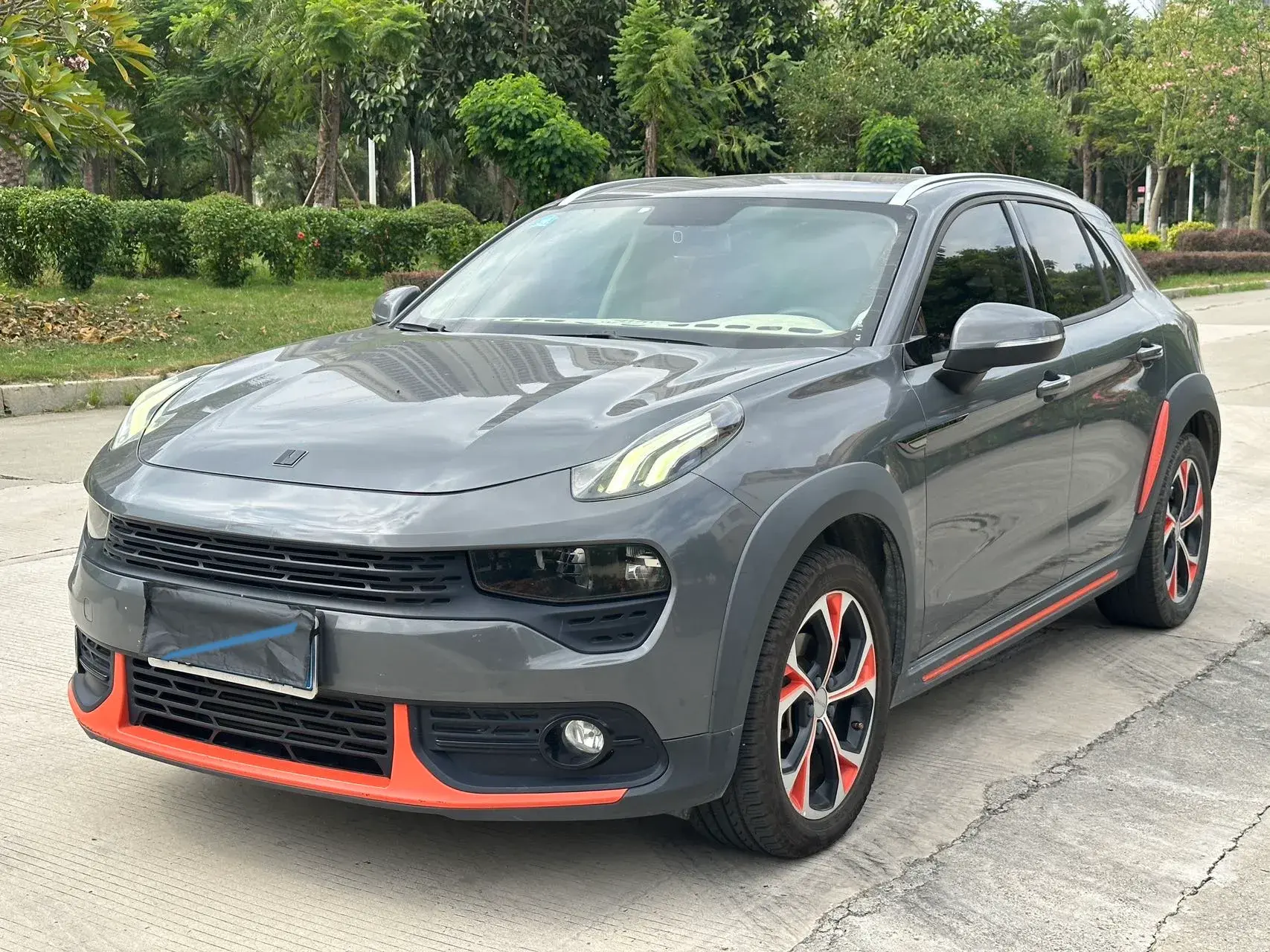 2019 LYNK&CO 02 view 1