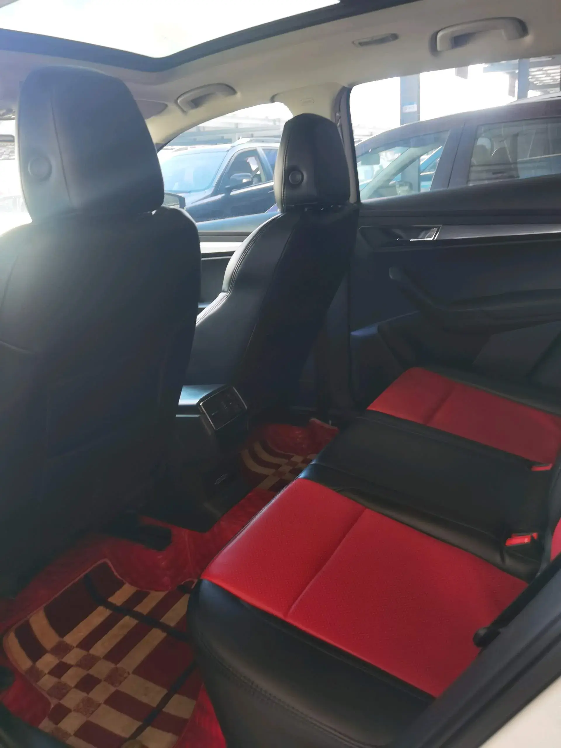 2019 SKODA KAROQ thumbnail 4