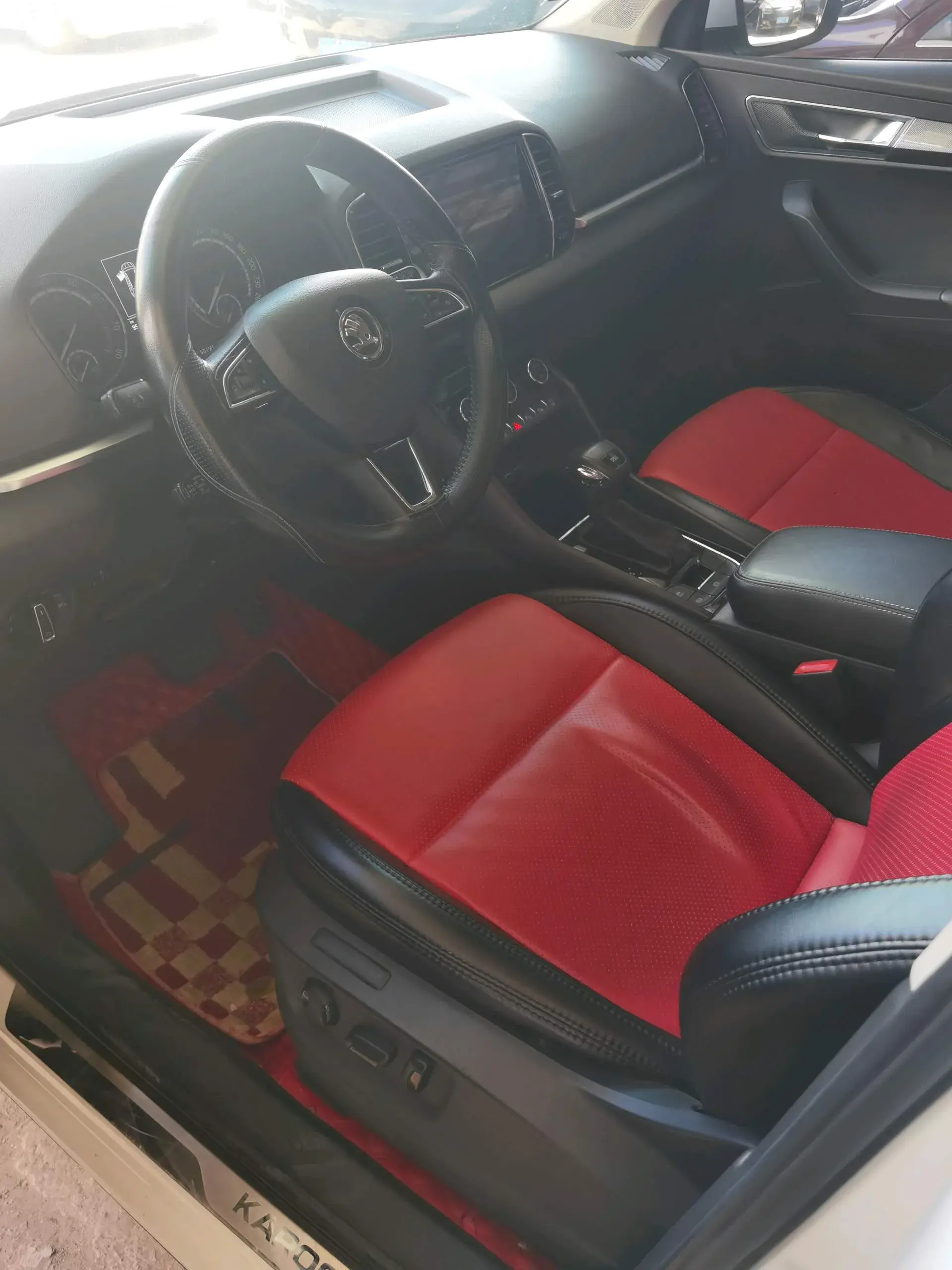 2019 SKODA KAROQ thumbnail 3