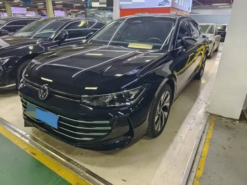 2025 VOLKSWAGEN PASSAT view 1