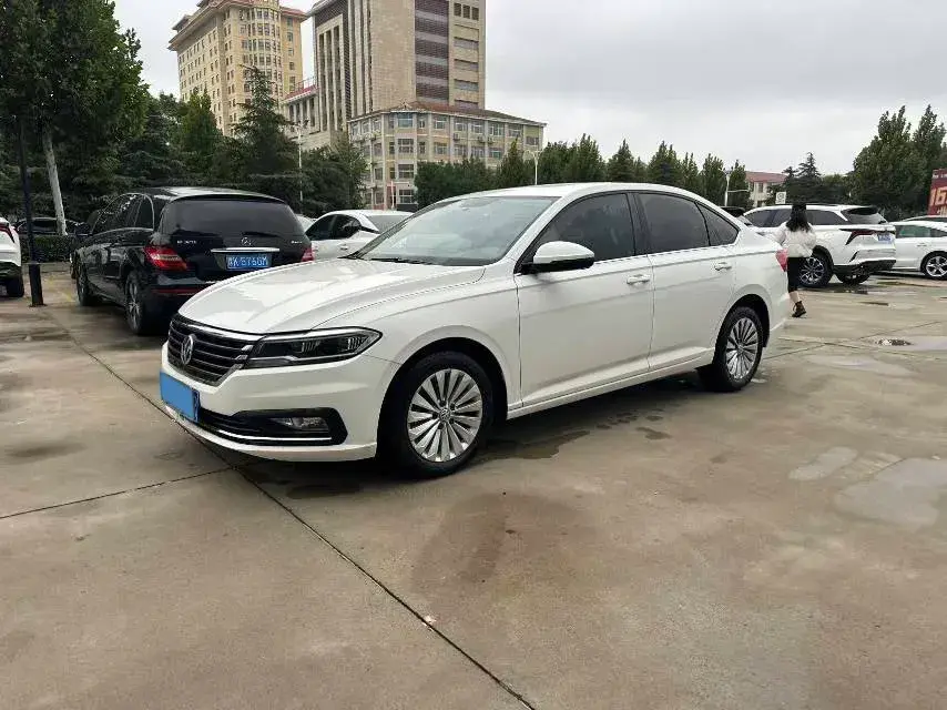 2018 VOLKSWAGEN LAVIDA view 1