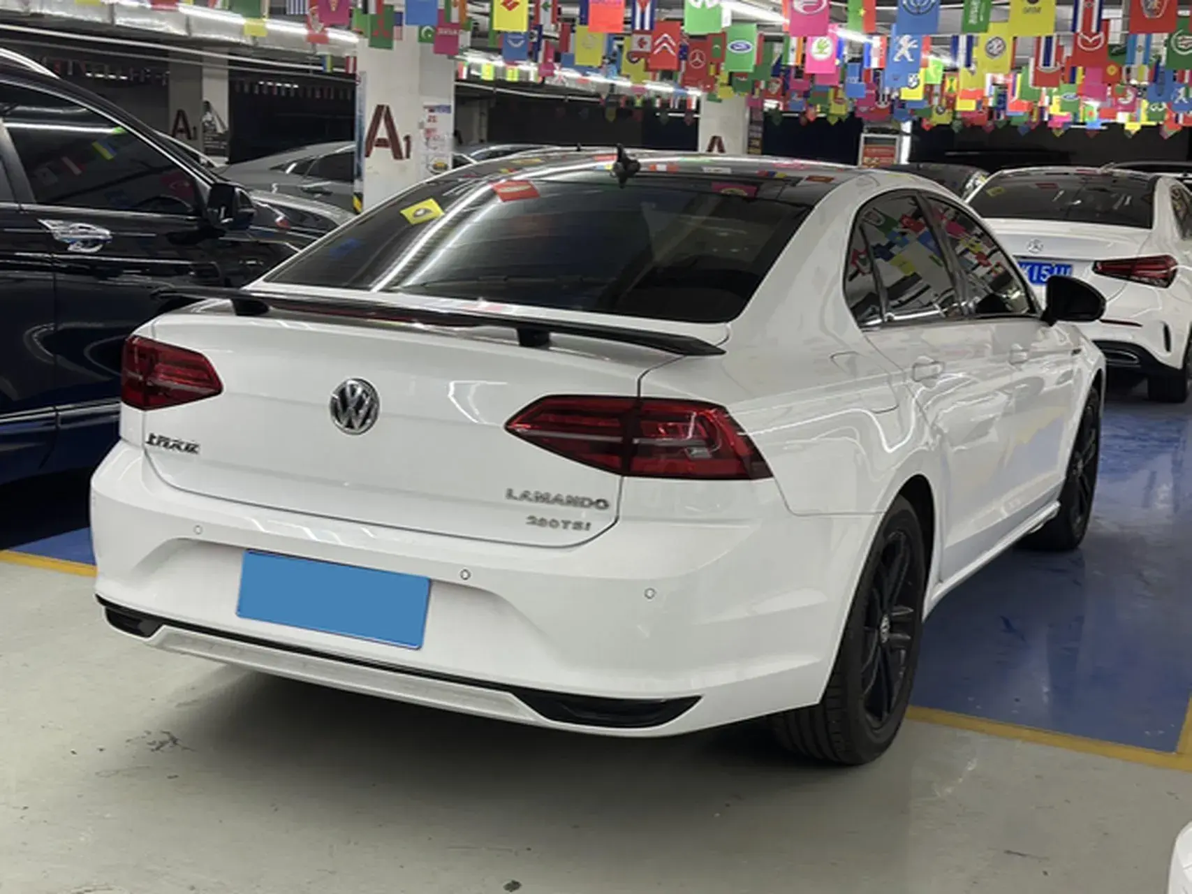 2021 VOLKSWAGEN LAMANDO thumbnail 3