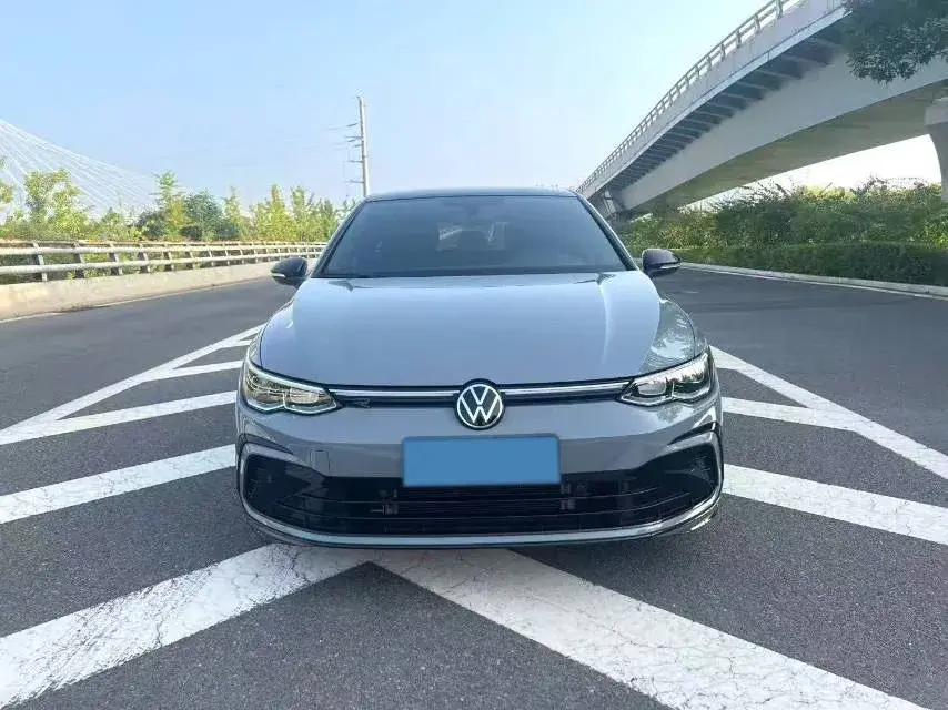 2023 VOLKSWAGEN GOLF thumbnail 3