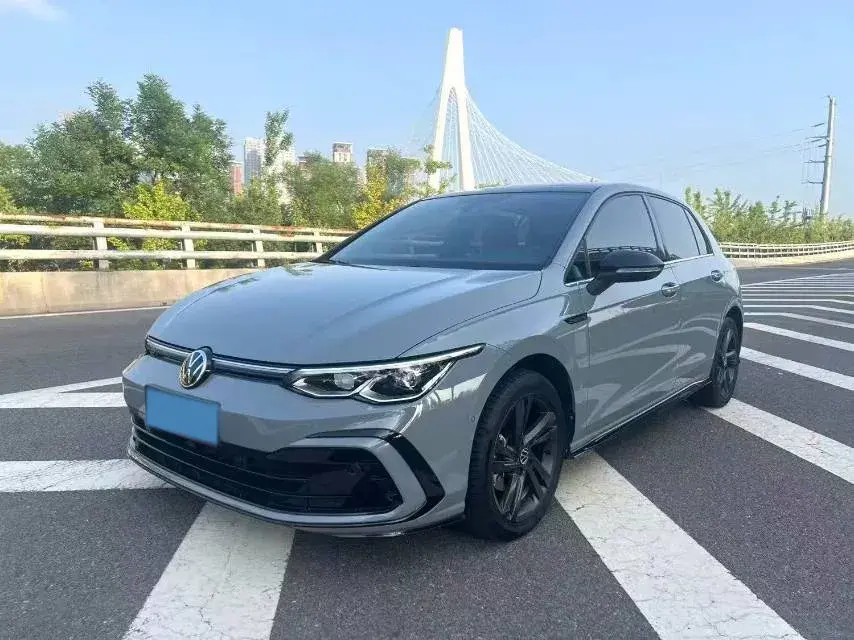 2023 VOLKSWAGEN GOLF view 1