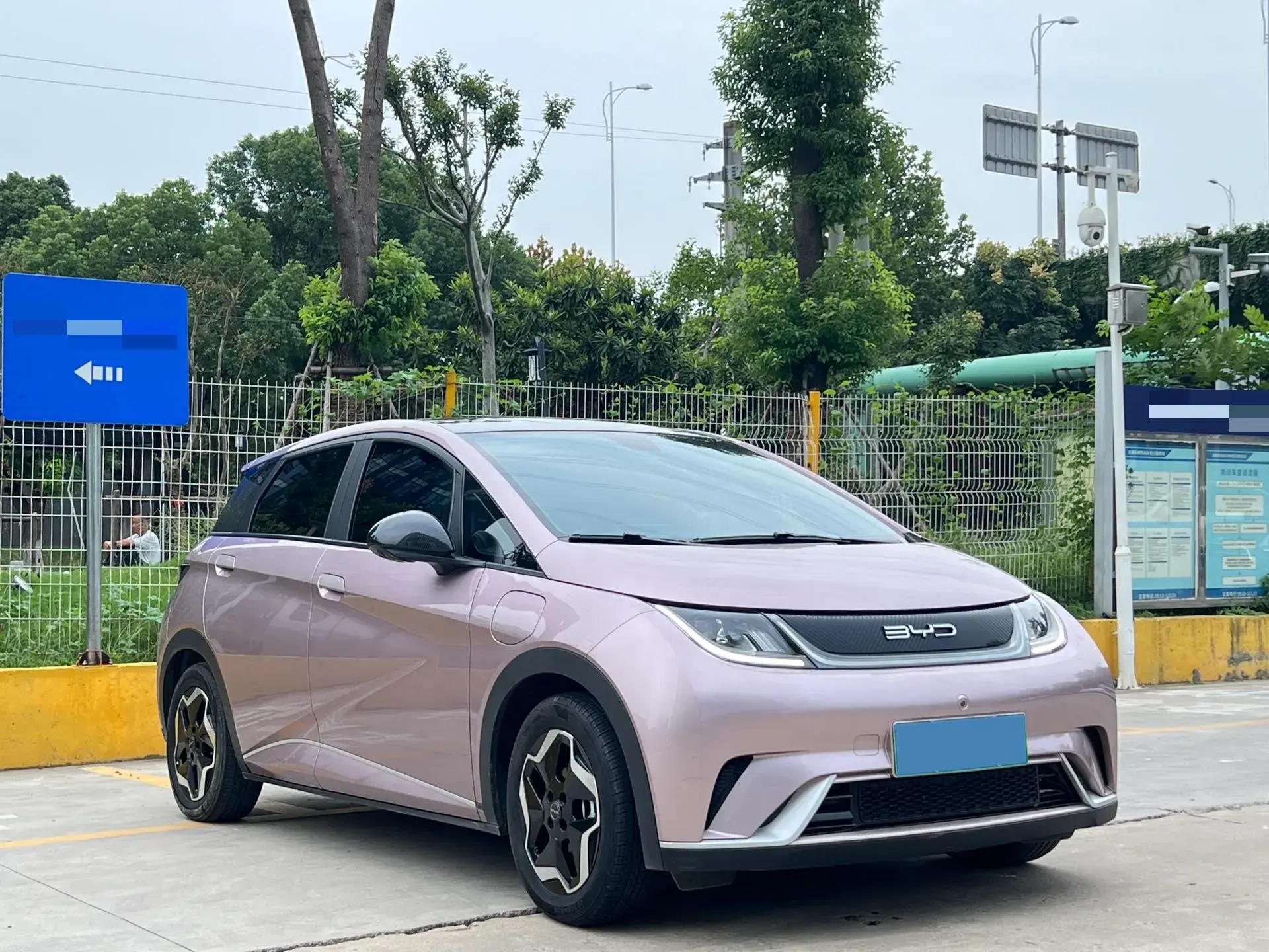 2023 BYD DOLPHIN thumbnail 3