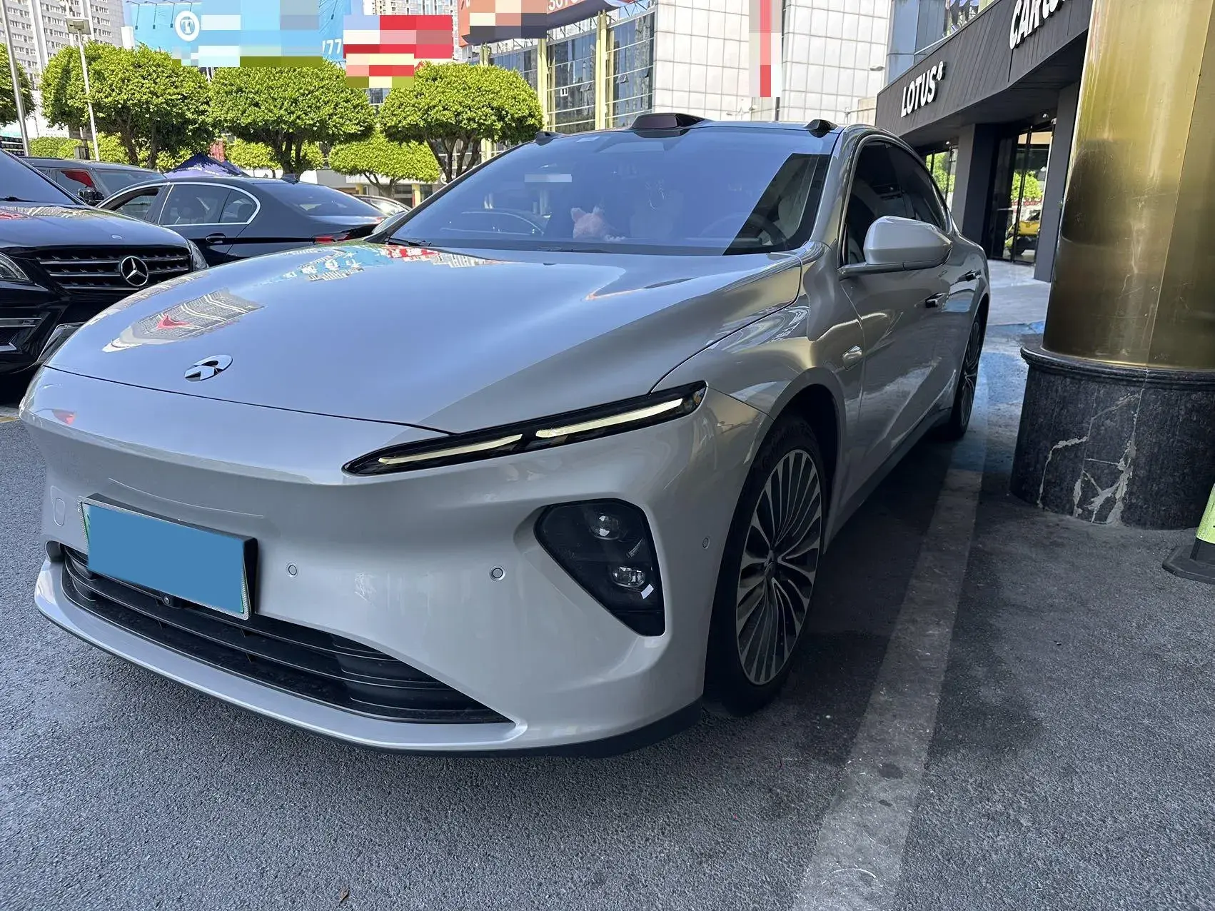 2023 NIO ET7 view 1