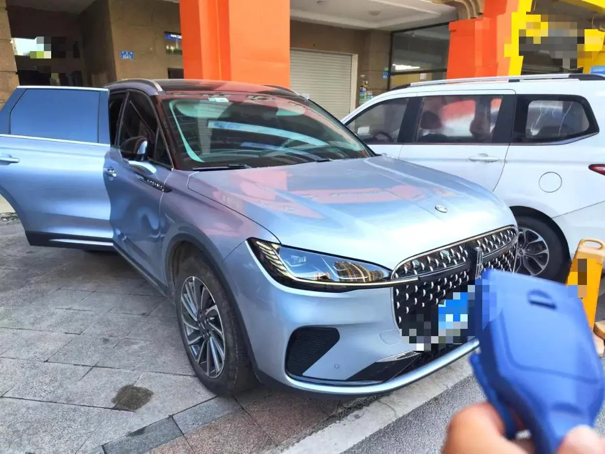 2023 LINCOLN CORSAIR thumbnail 2