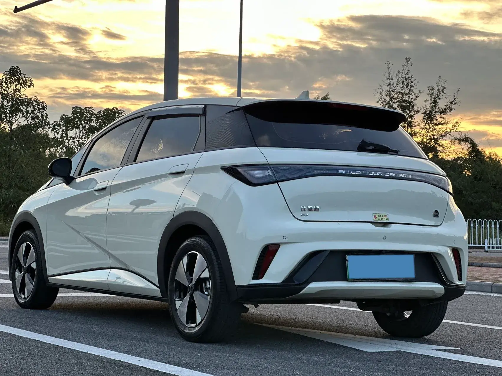 2023 BYD DOLPHIN thumbnail 4