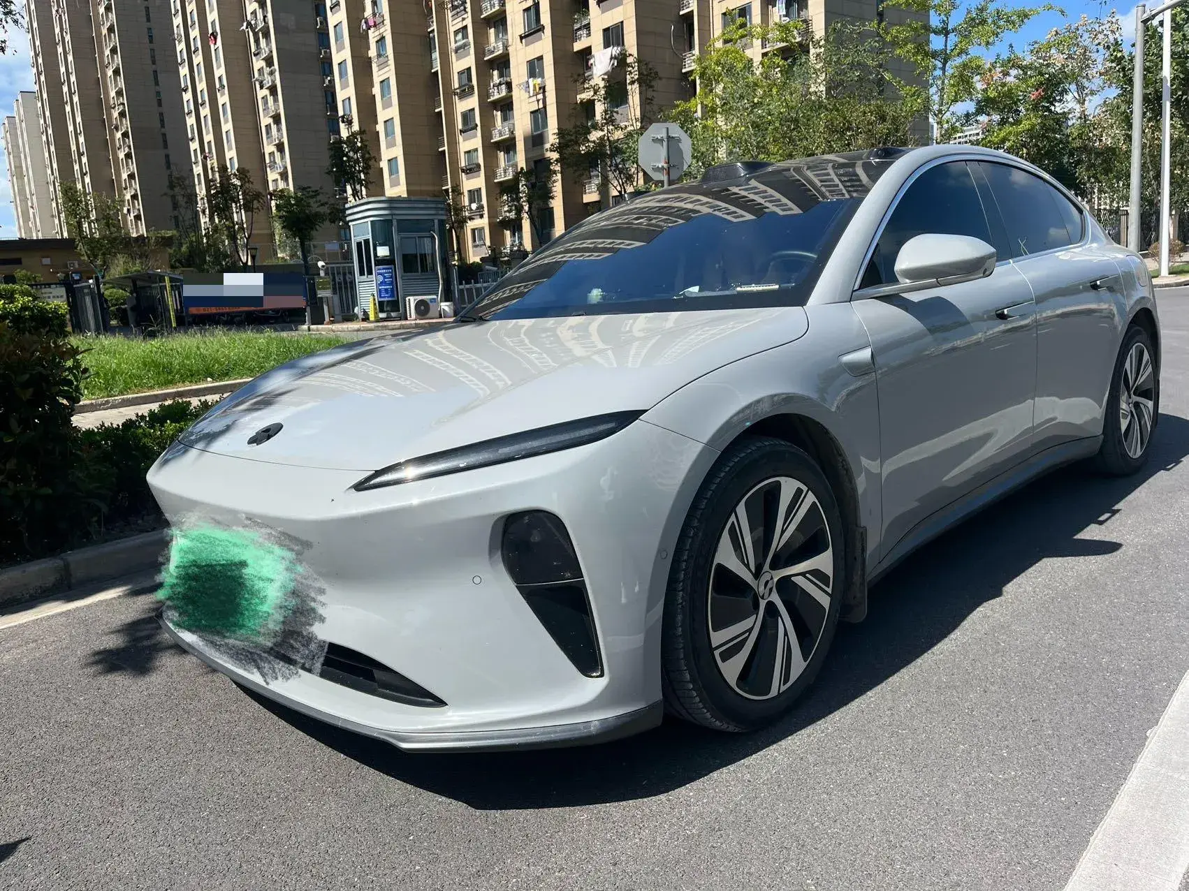 2022 NIO ET5 view 1