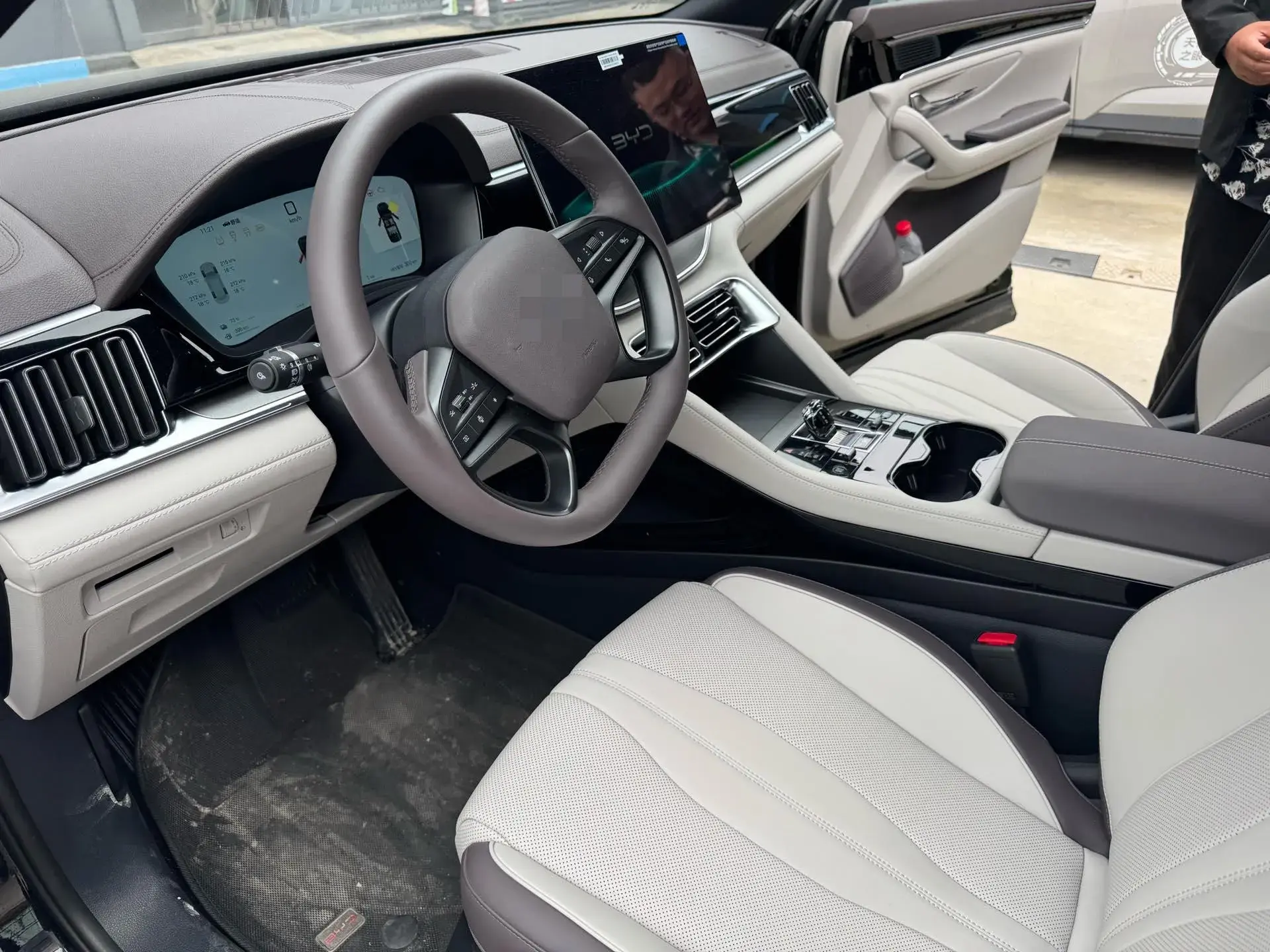 2025 BYD SONG thumbnail 2