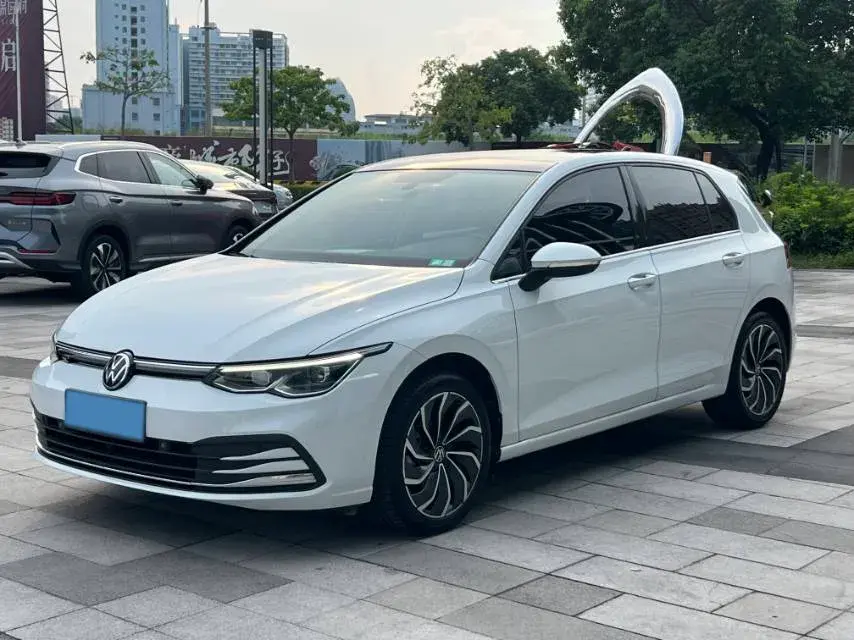 2021 VOLKSWAGEN GOLF view 1