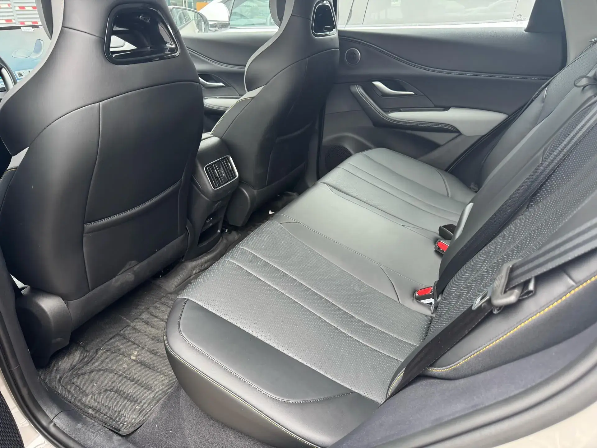 2025 BYD SEA thumbnail 3