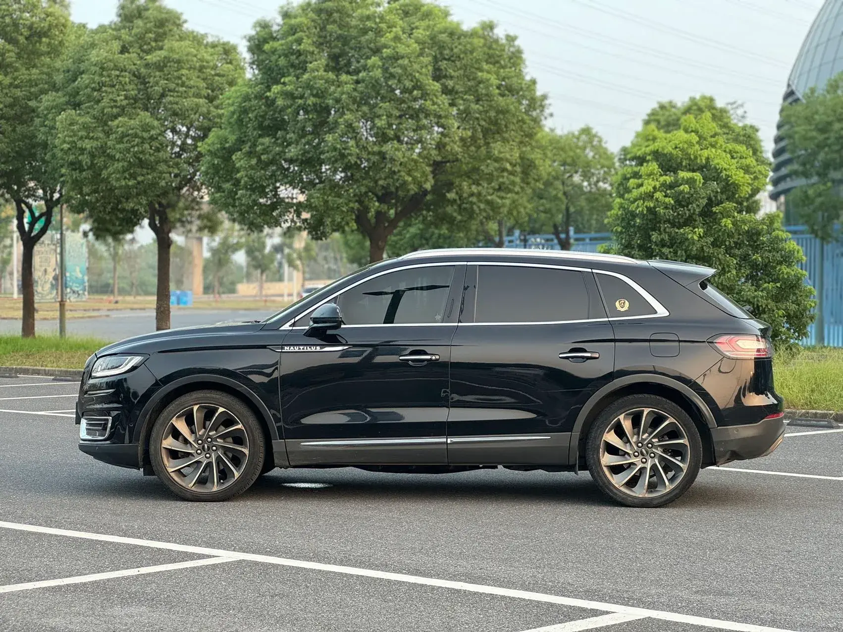 2019 LINCOLN NAUTILUS thumbnail 3