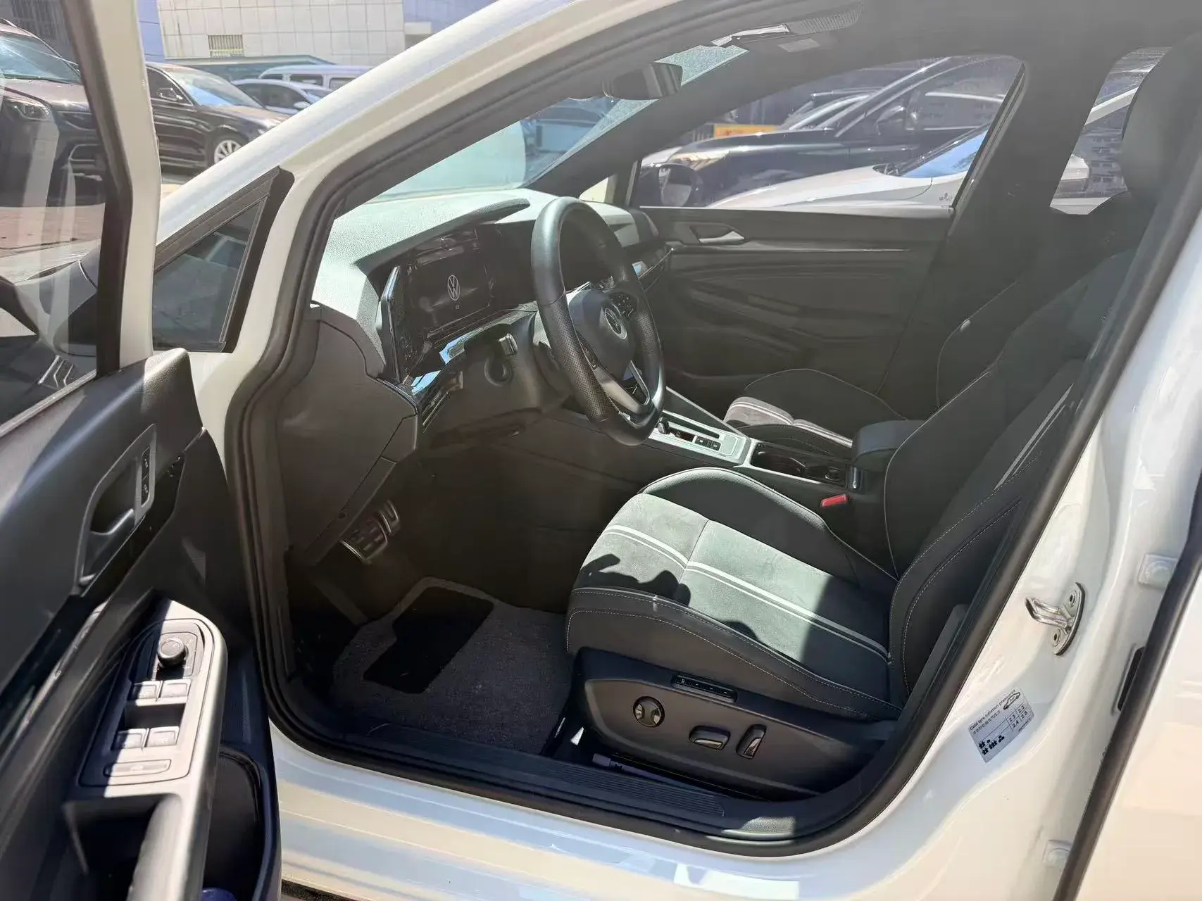 2023 VOLKSWAGEN GOLF thumbnail 2