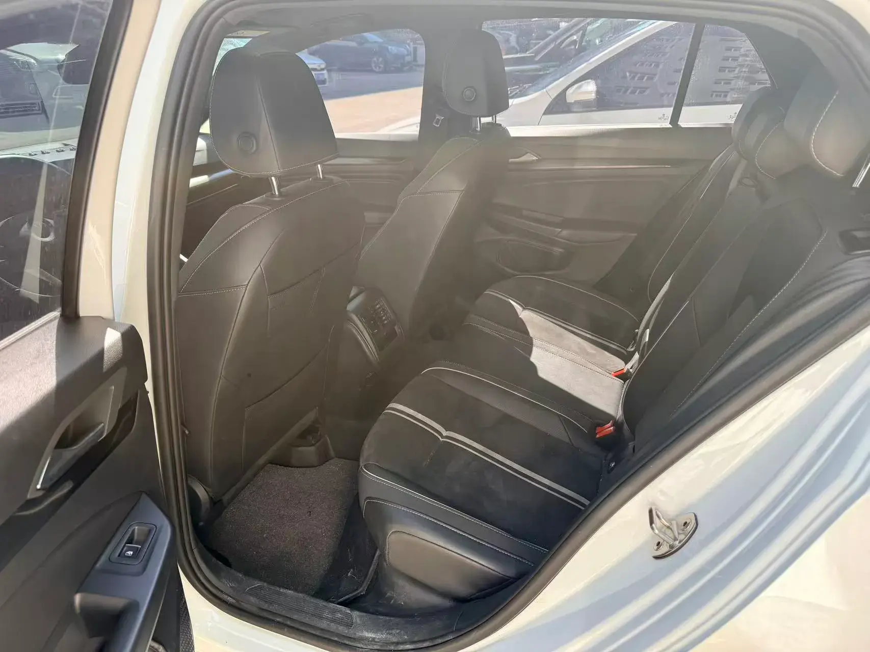 2023 VOLKSWAGEN GOLF thumbnail 4