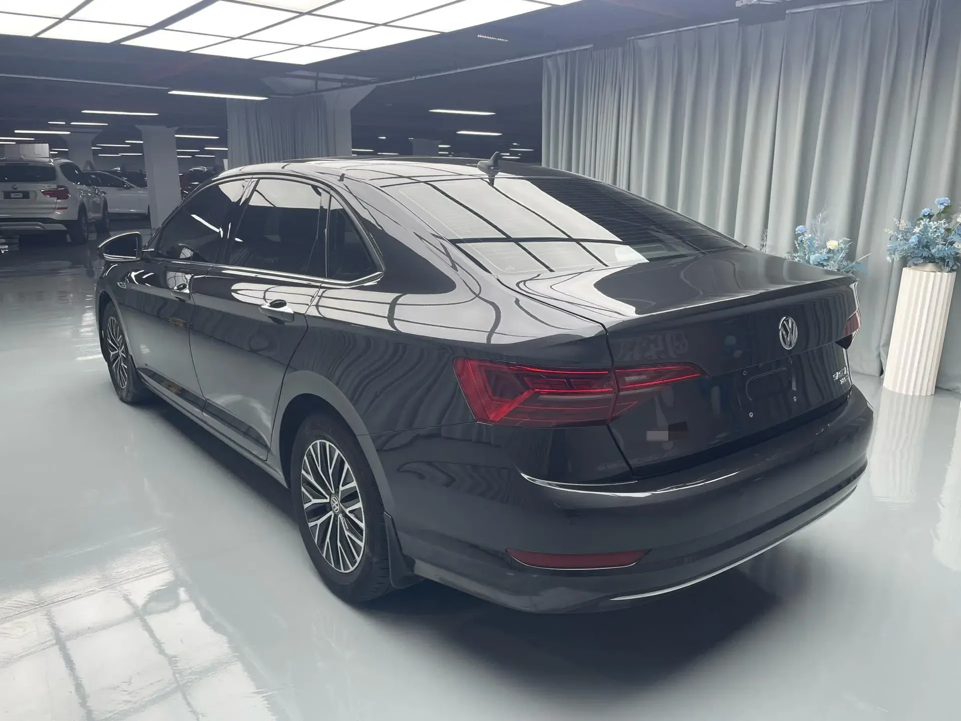 2021 VOLKSWAGEN SAGITAR thumbnail 4