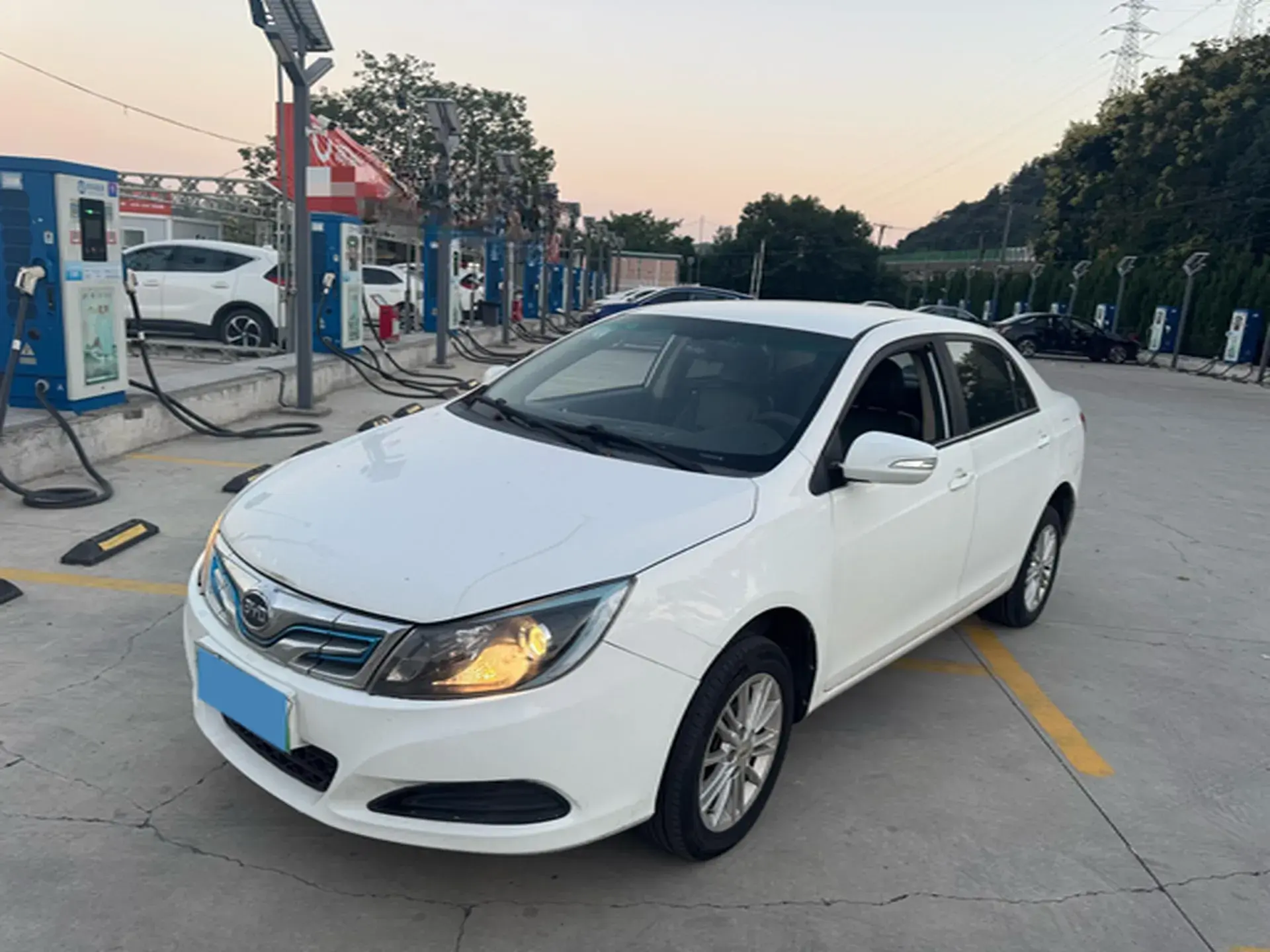 2018 BYD E5 view 1