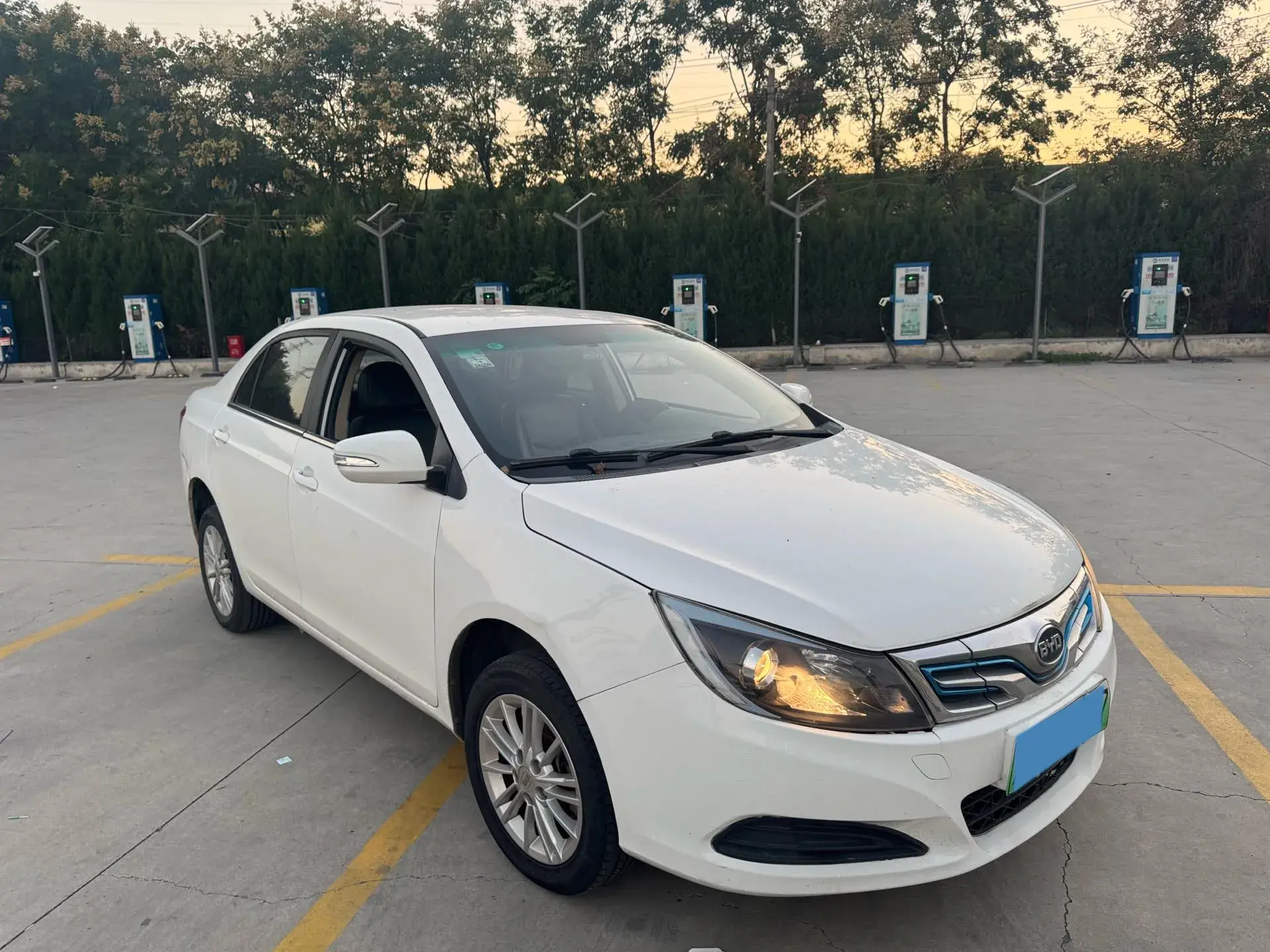 2018 BYD E5 thumbnail 4