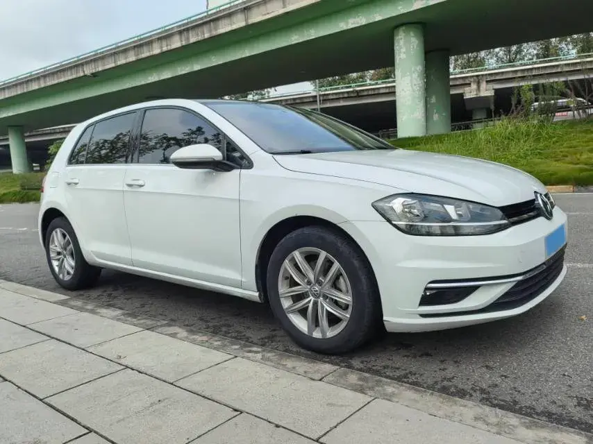 2018 VOLKSWAGEN GOLF thumbnail 3