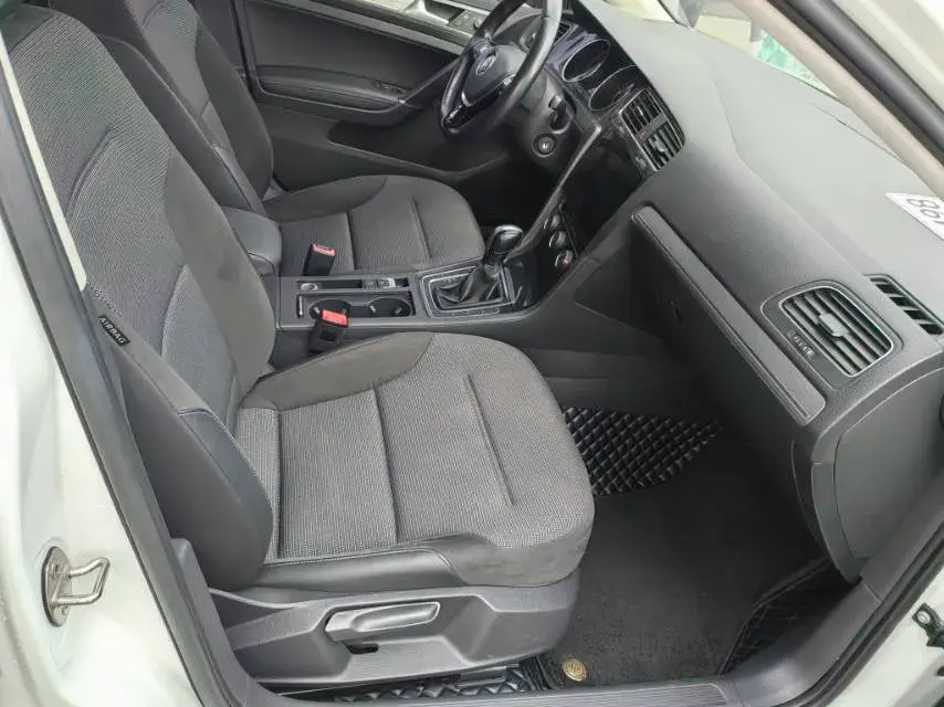 2018 VOLKSWAGEN GOLF thumbnail 4