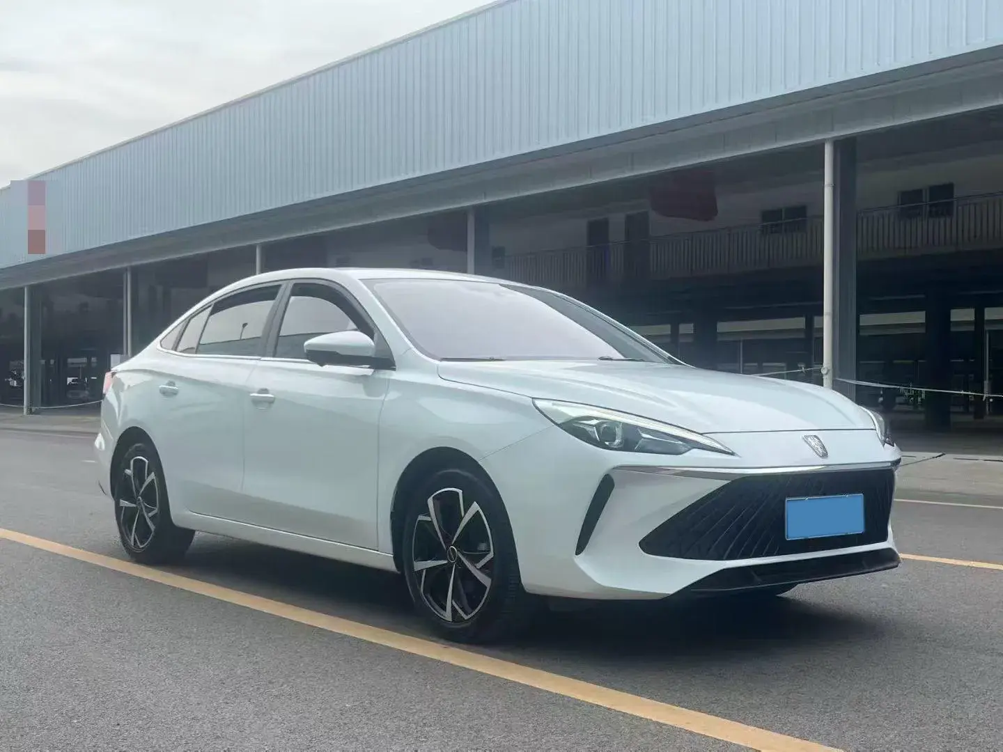 2023 ROEWE I5 thumbnail 3