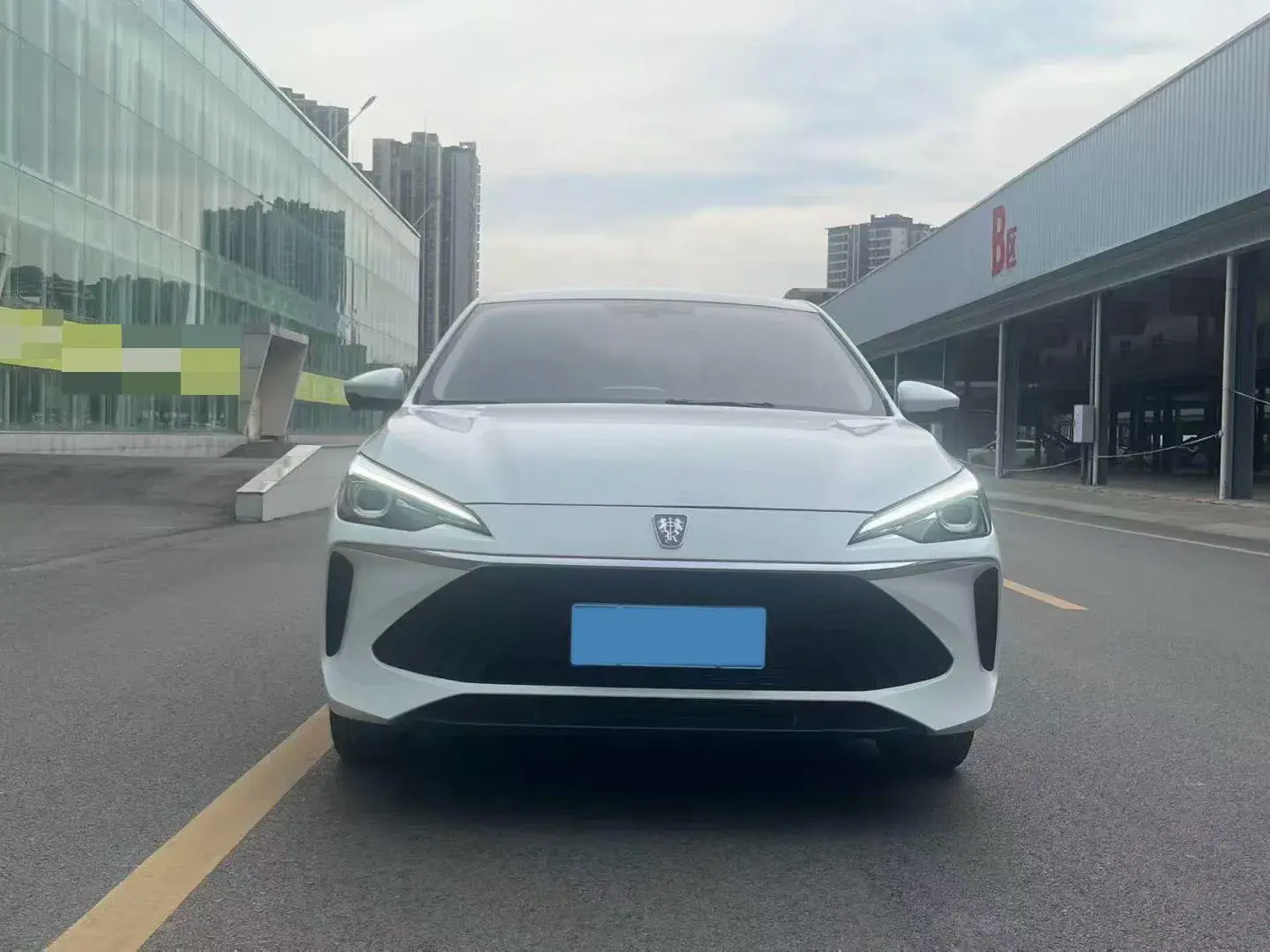 2023 ROEWE I5 thumbnail 2