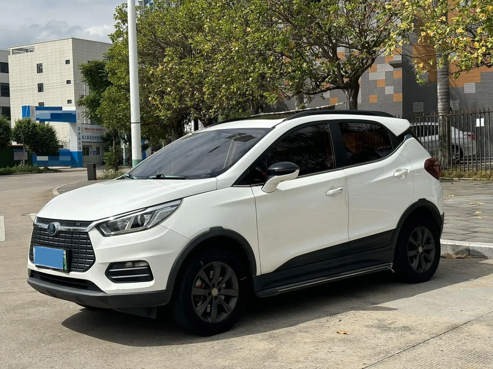 2018 BYD YUAN view 1