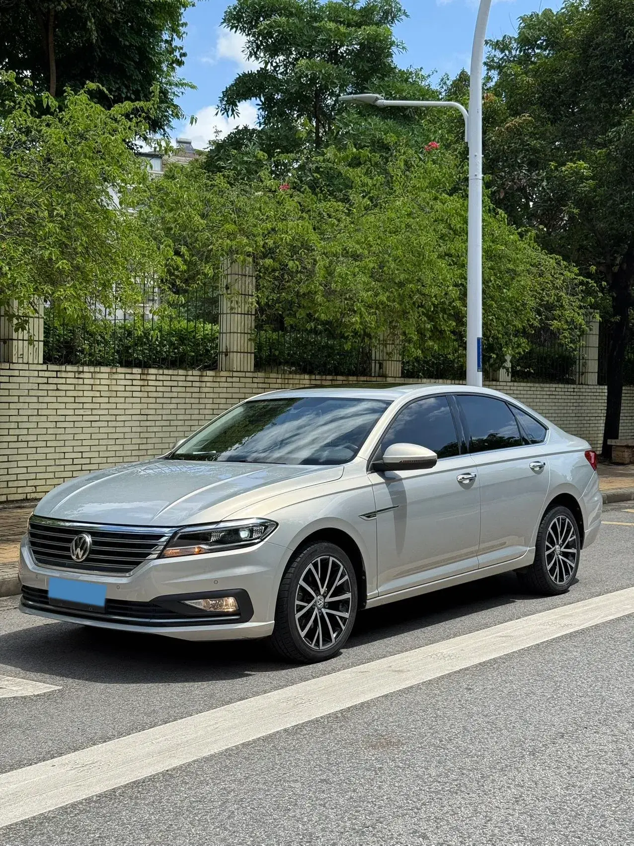 2018 VOLKSWAGEN LAVIDA view 1