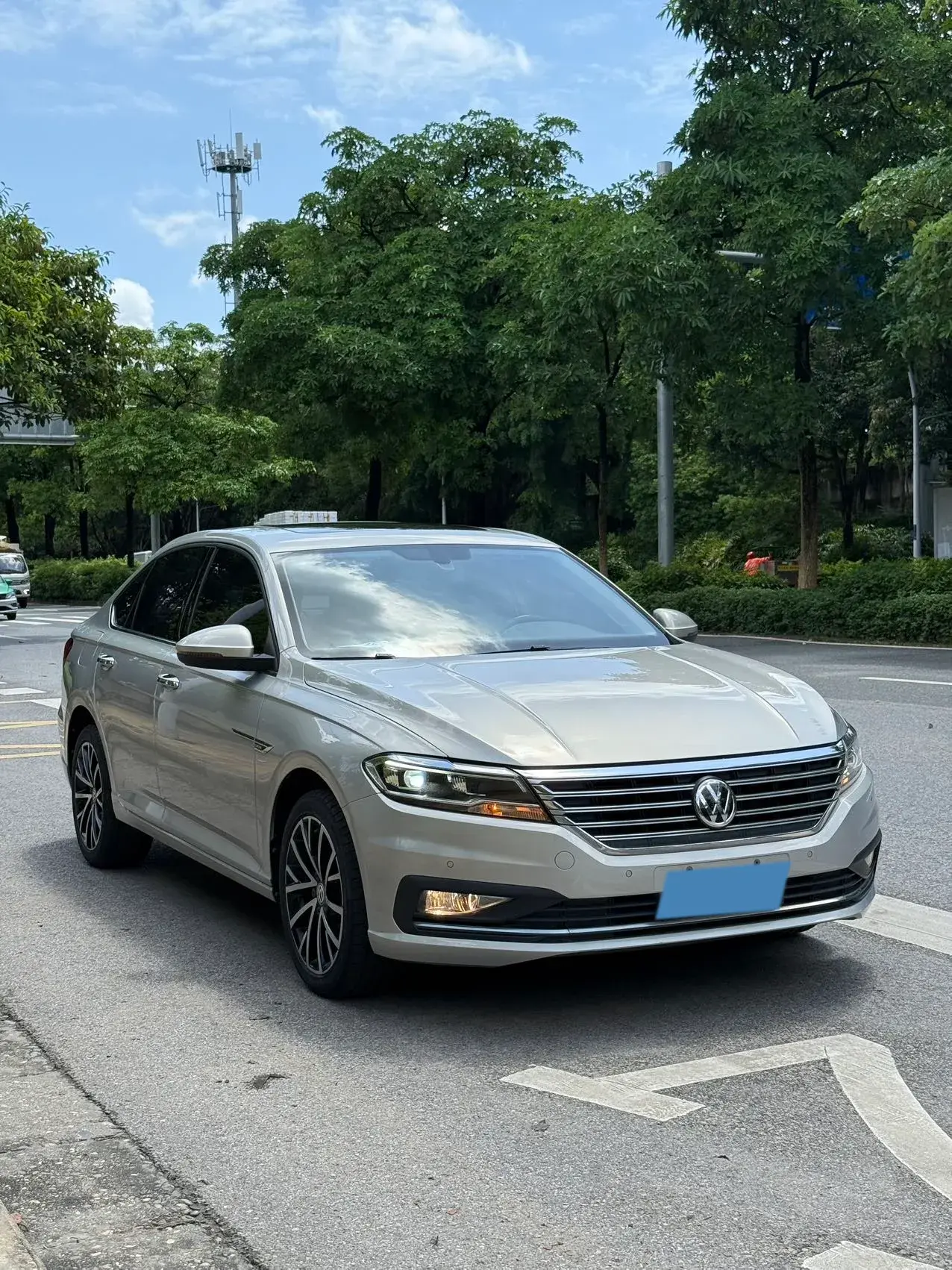 2018 VOLKSWAGEN LAVIDA thumbnail 3