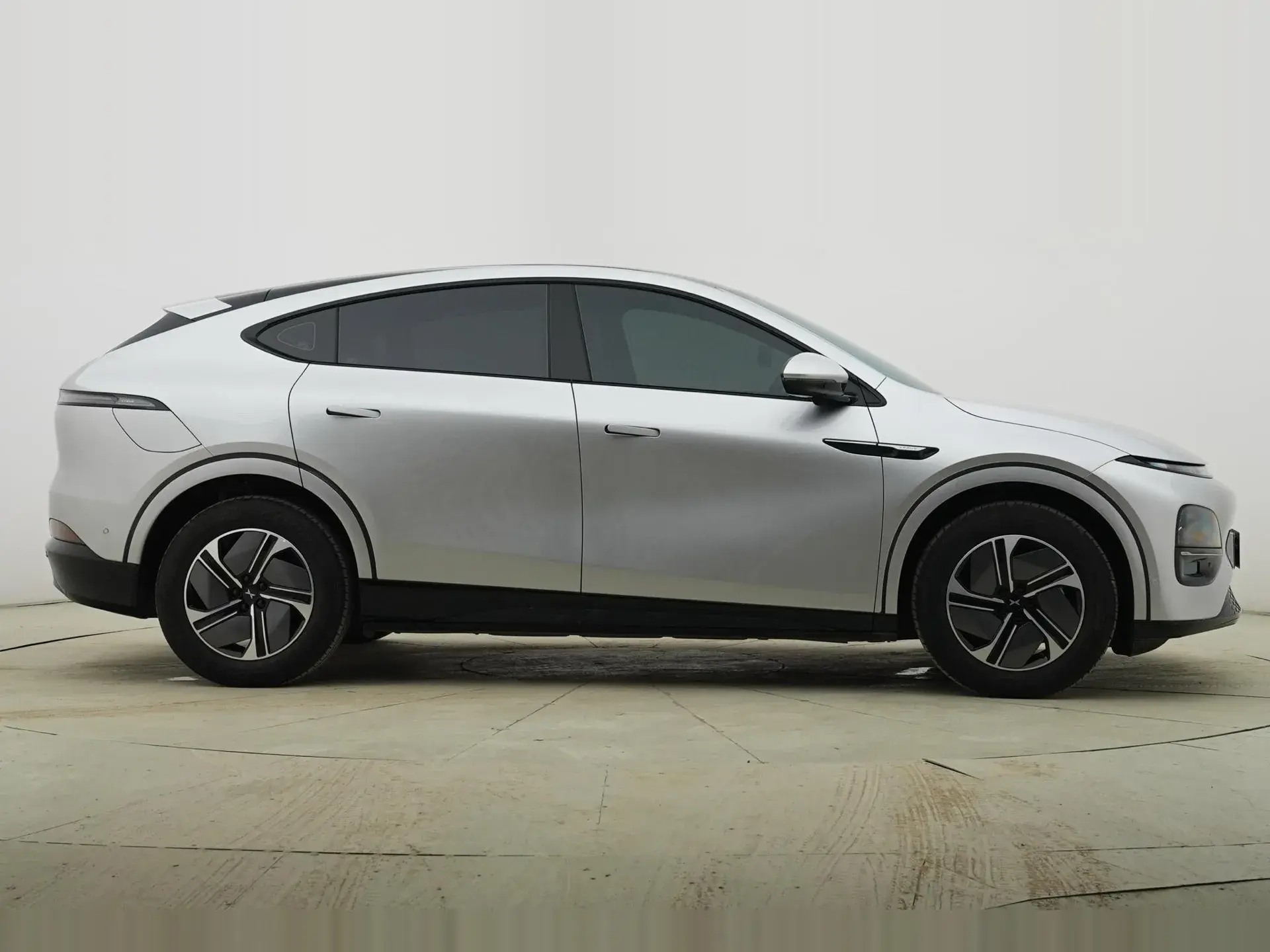 2024 XPENG P7+ thumbnail 3